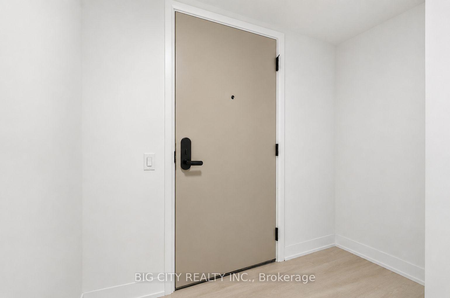 Photo 3 of Unit 1004, 25 Frederick Todd Way, Toronto, Thorncliffe Park — HOMEH