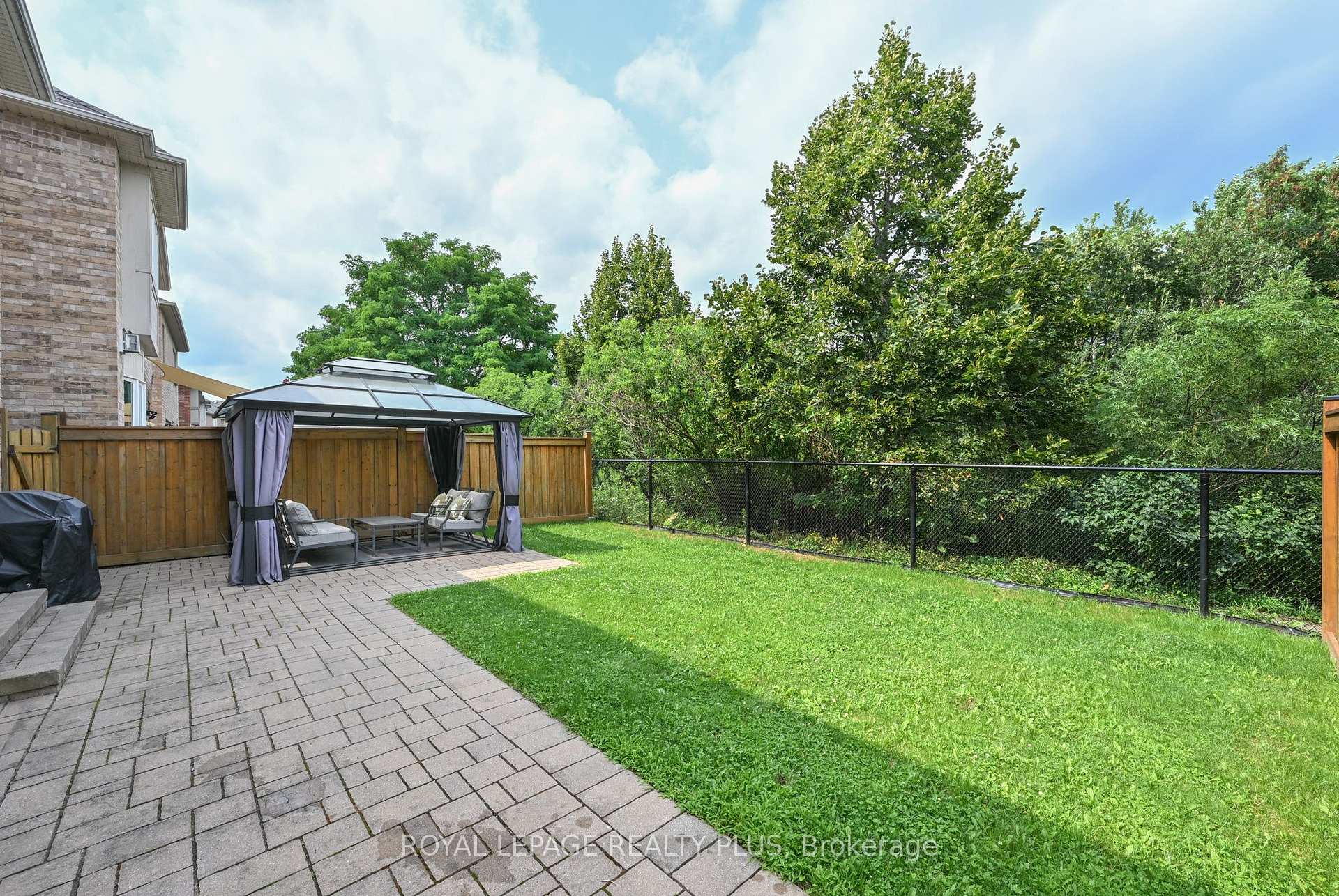Photo 2 of 3083 Ferguson Drive, Burlington, Alton — HOMEH