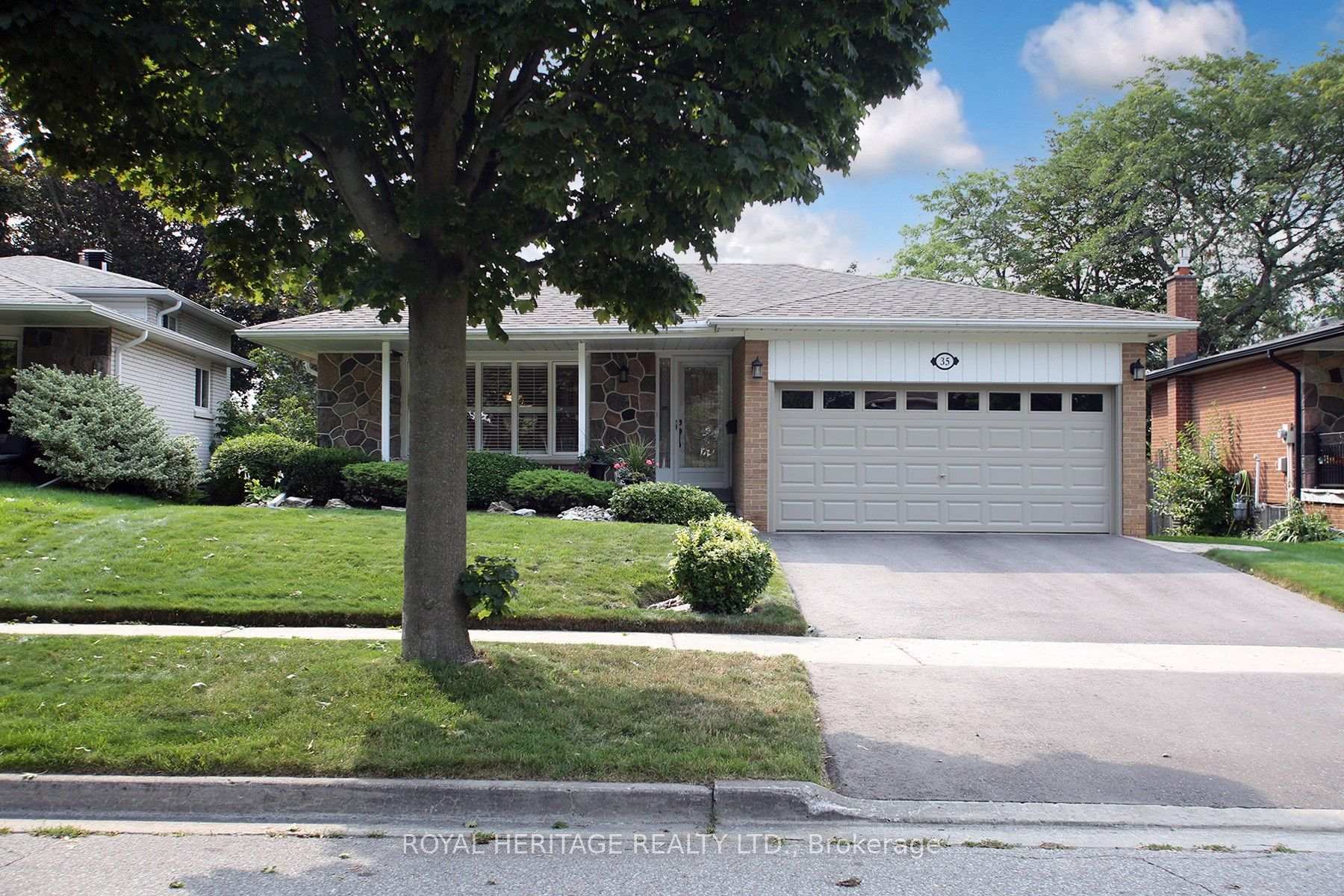 Photo 3 of 35 Langevin Crescent, Scarborough, Centennial Scarborough — HOMEH