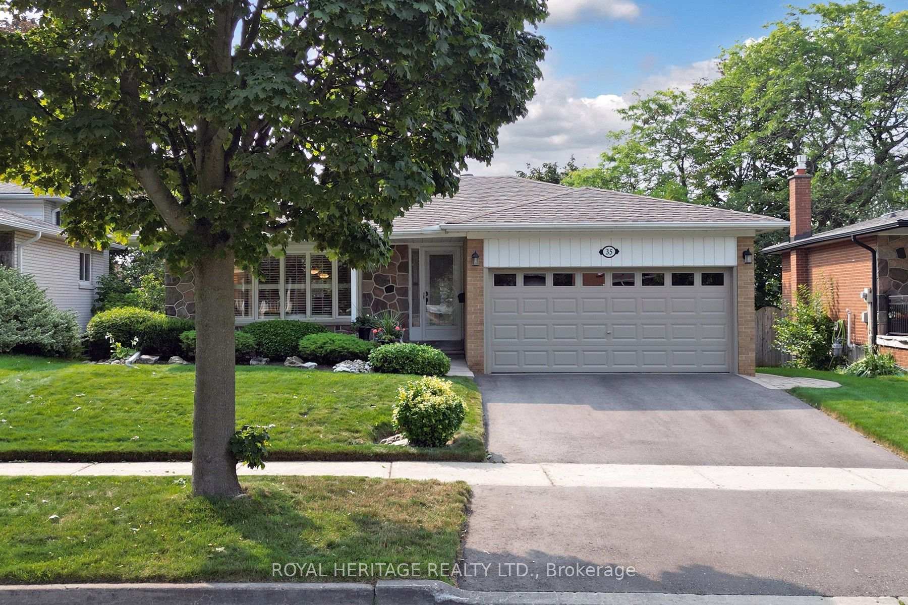 Photo 4 of 35 Langevin Crescent, Scarborough, Centennial Scarborough — HOMEH