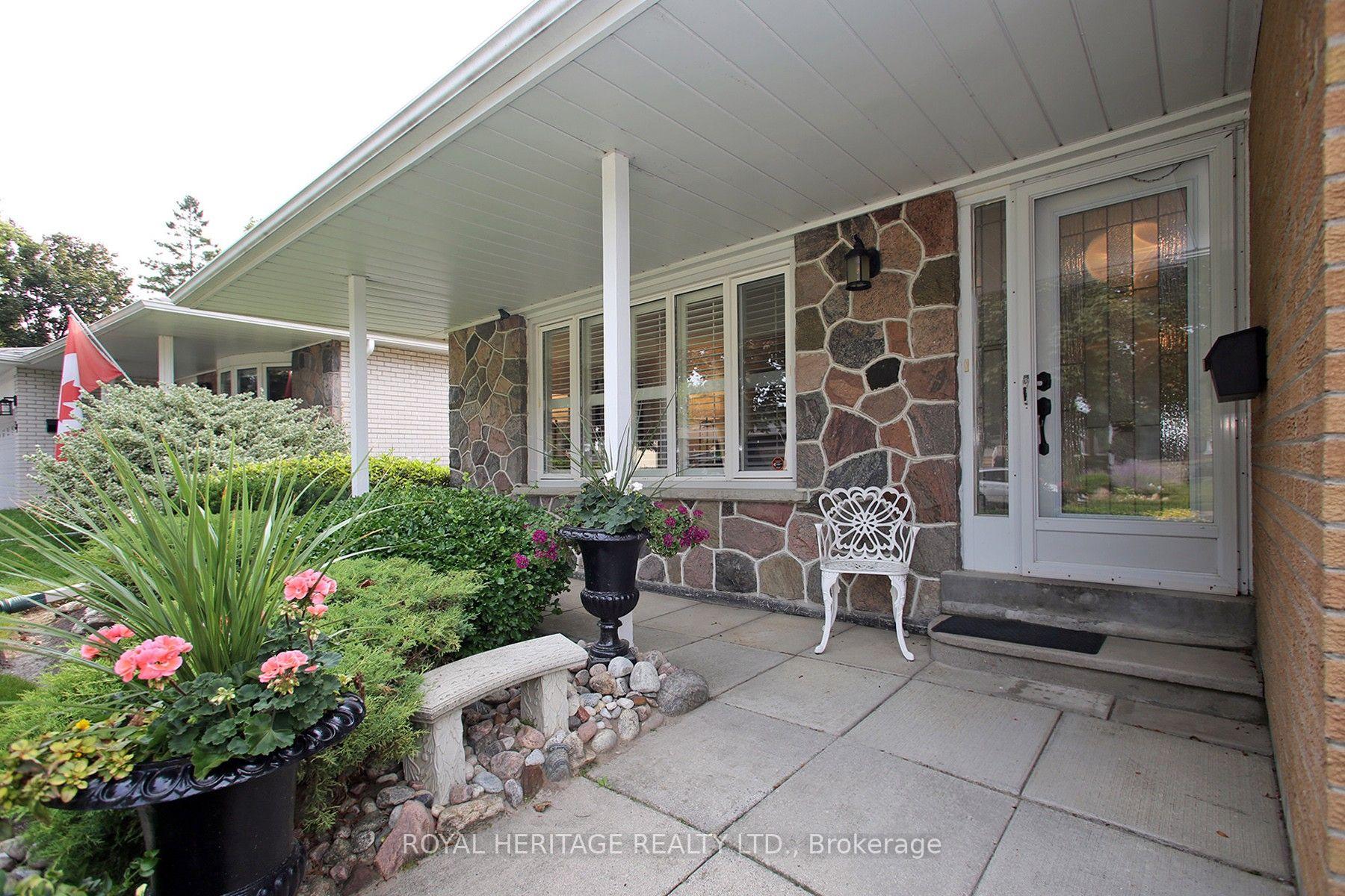 Photo 5 of 35 Langevin Crescent, Scarborough, Centennial Scarborough — HOMEH