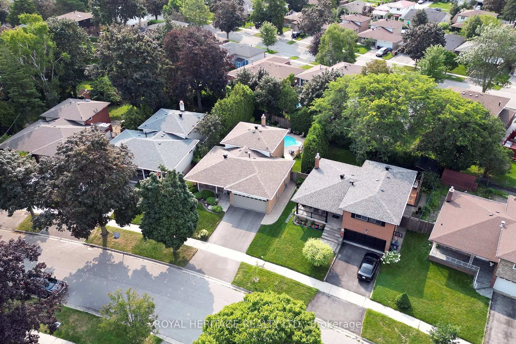 Photo 7 of 35 Langevin Crescent, Scarborough, Centennial Scarborough — HOMEH