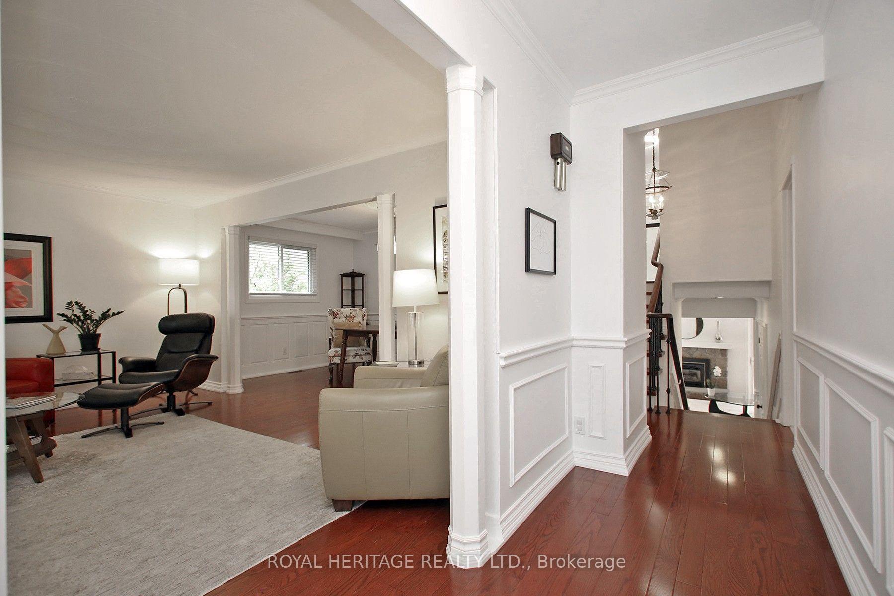 Photo 17 of 35 Langevin Crescent, Scarborough, Centennial Scarborough — HOMEH