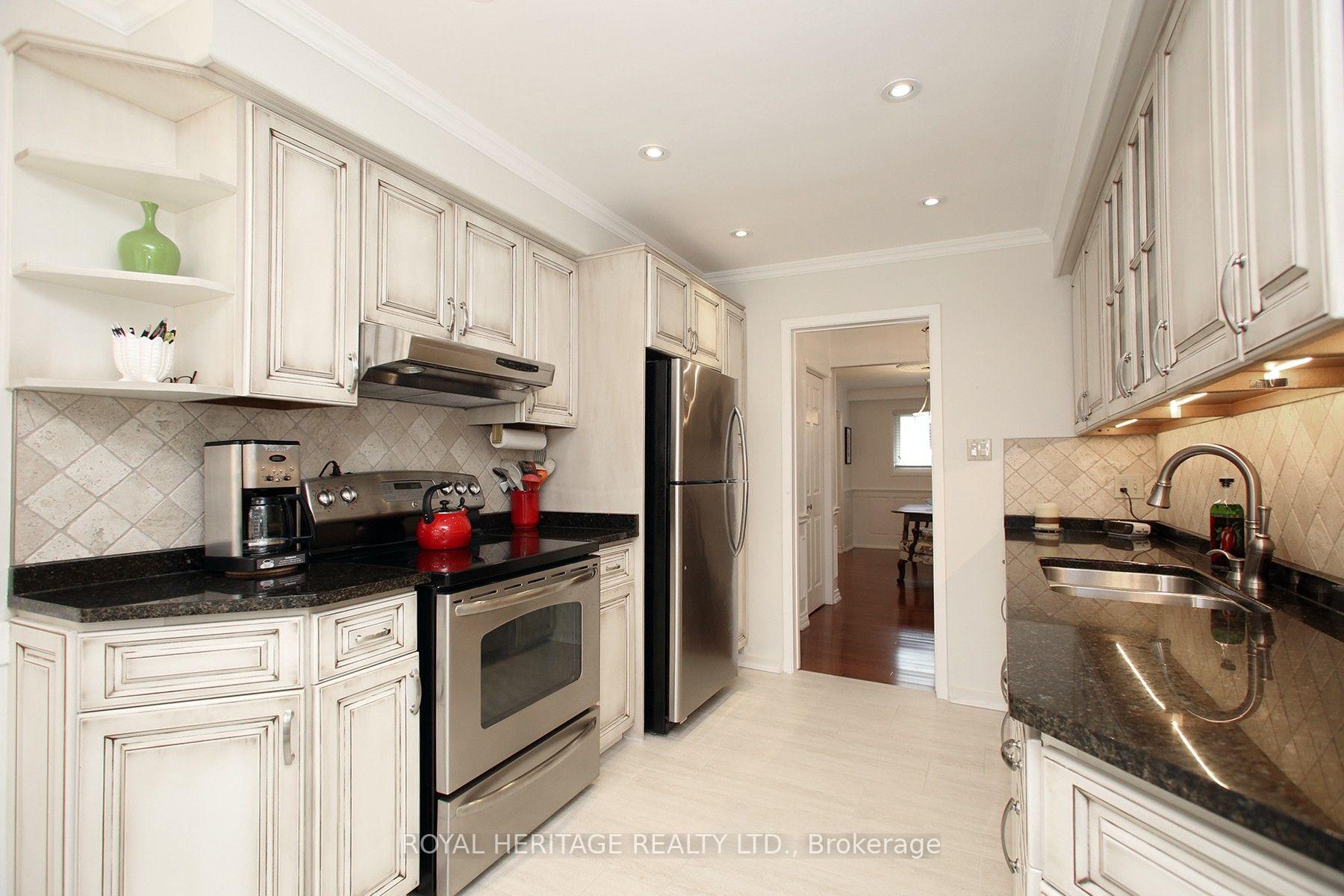 Photo 19 of 35 Langevin Crescent, Scarborough, Centennial Scarborough — HOMEH