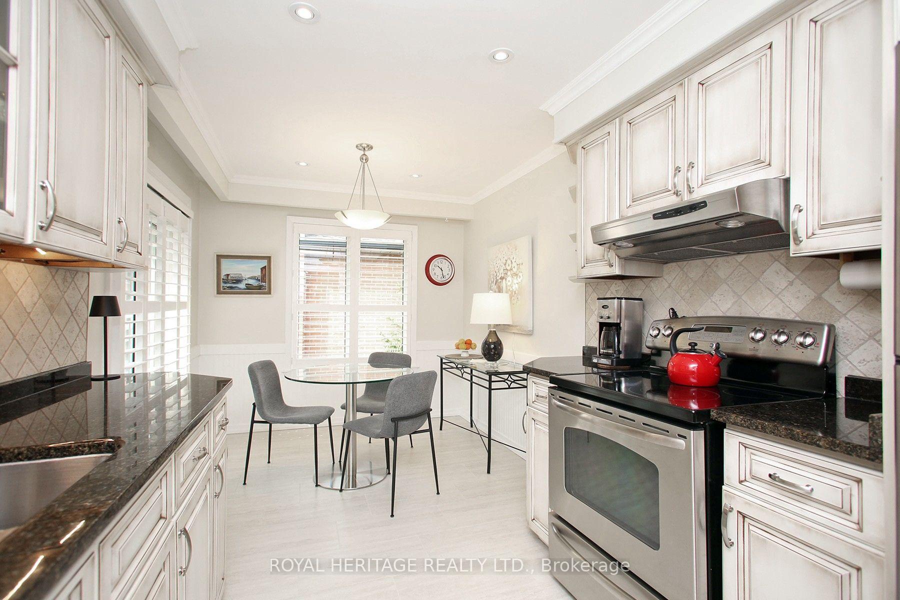 Photo 20 of 35 Langevin Crescent, Scarborough, Centennial Scarborough — HOMEH