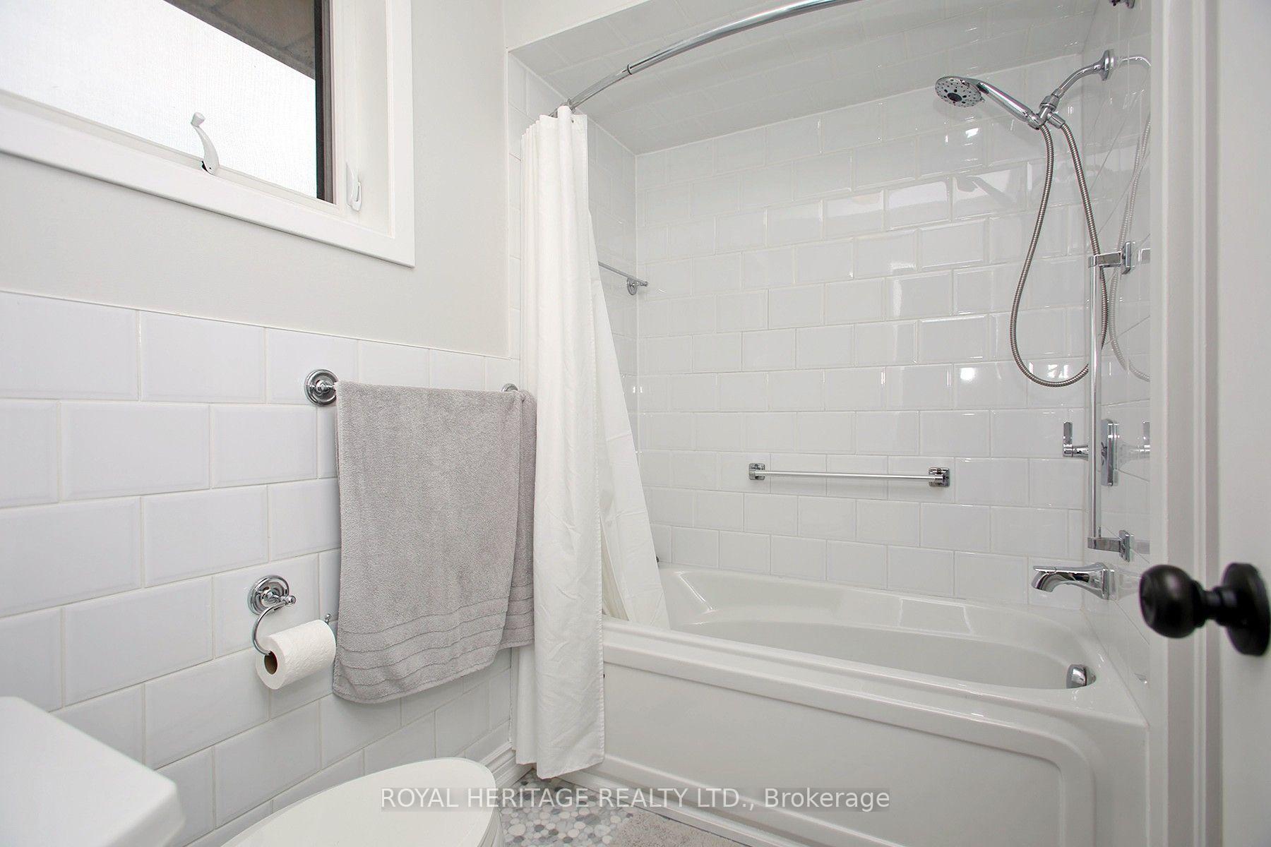 Photo 27 of 35 Langevin Crescent, Scarborough, Centennial Scarborough — HOMEH