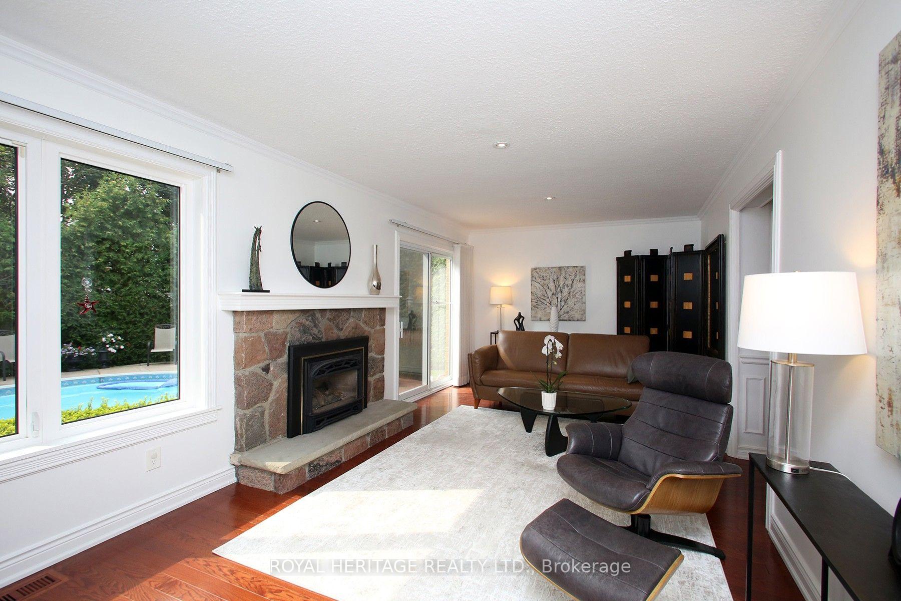 Photo 28 of 35 Langevin Crescent, Scarborough, Centennial Scarborough — HOMEH