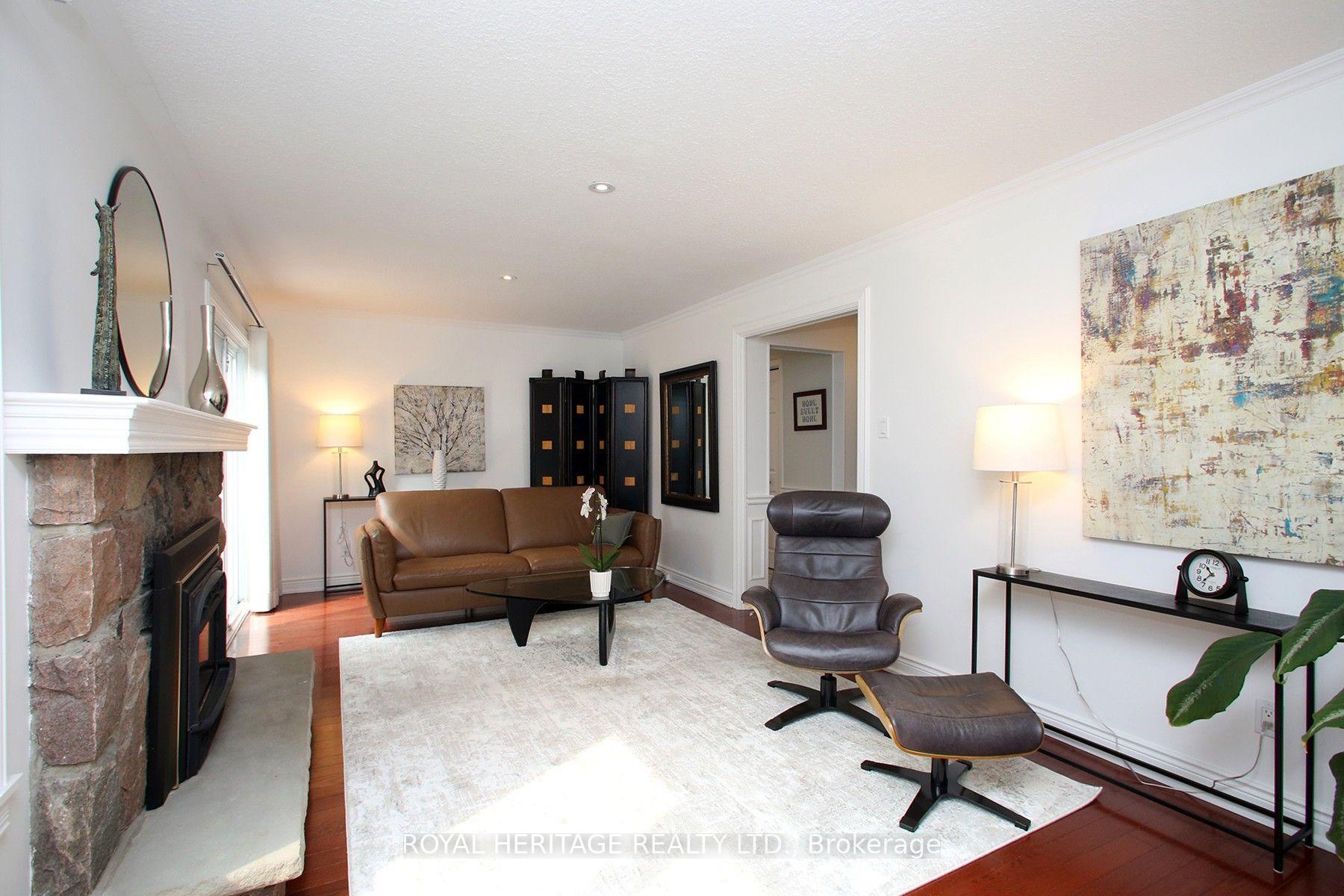 Photo 29 of 35 Langevin Crescent, Scarborough, Centennial Scarborough — HOMEH