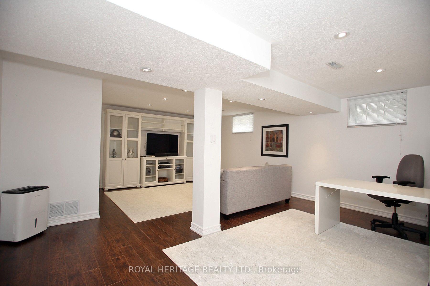 Photo 33 of 35 Langevin Crescent, Scarborough, Centennial Scarborough — HOMEH