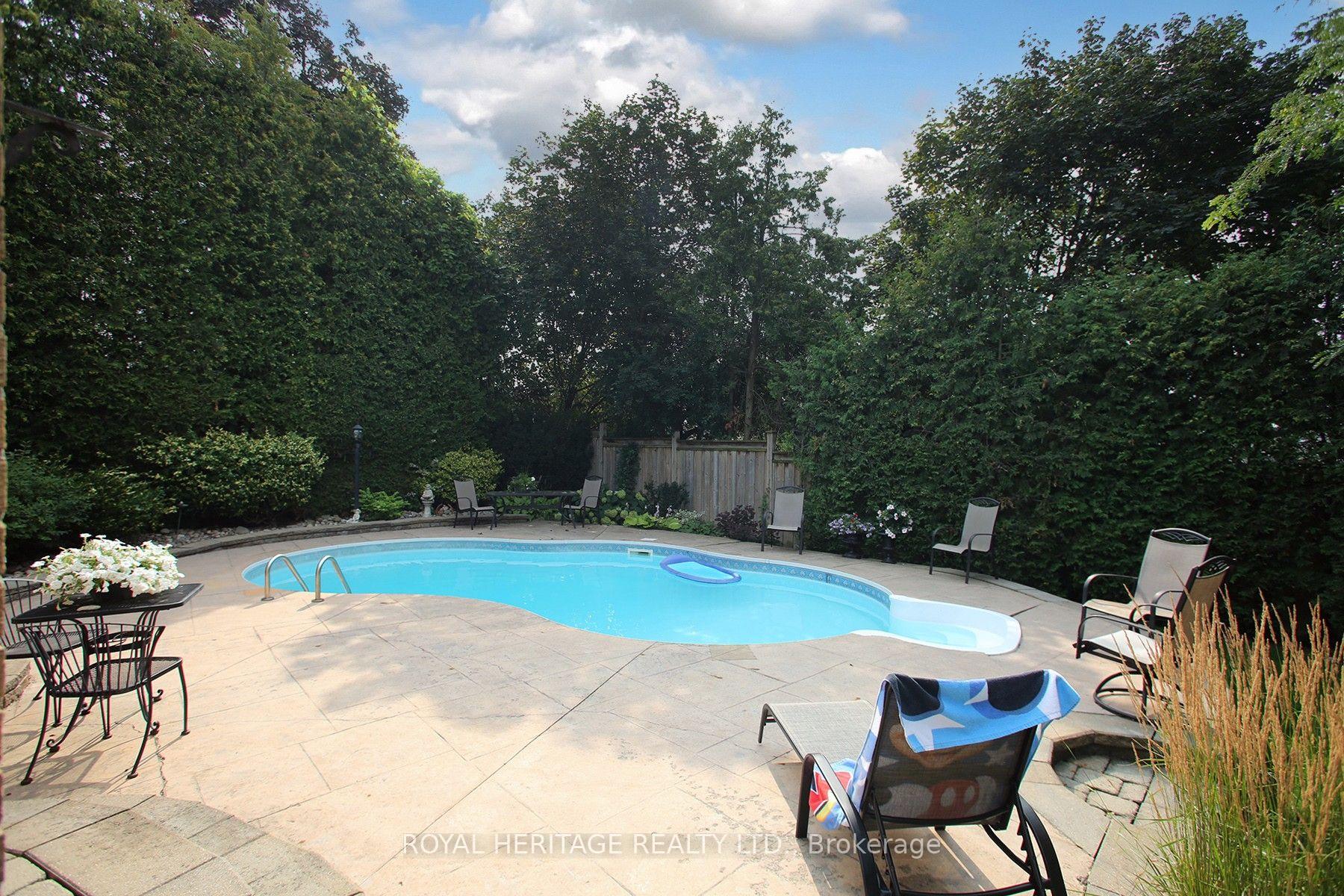 Photo 37 of 35 Langevin Crescent, Scarborough, Centennial Scarborough — HOMEH