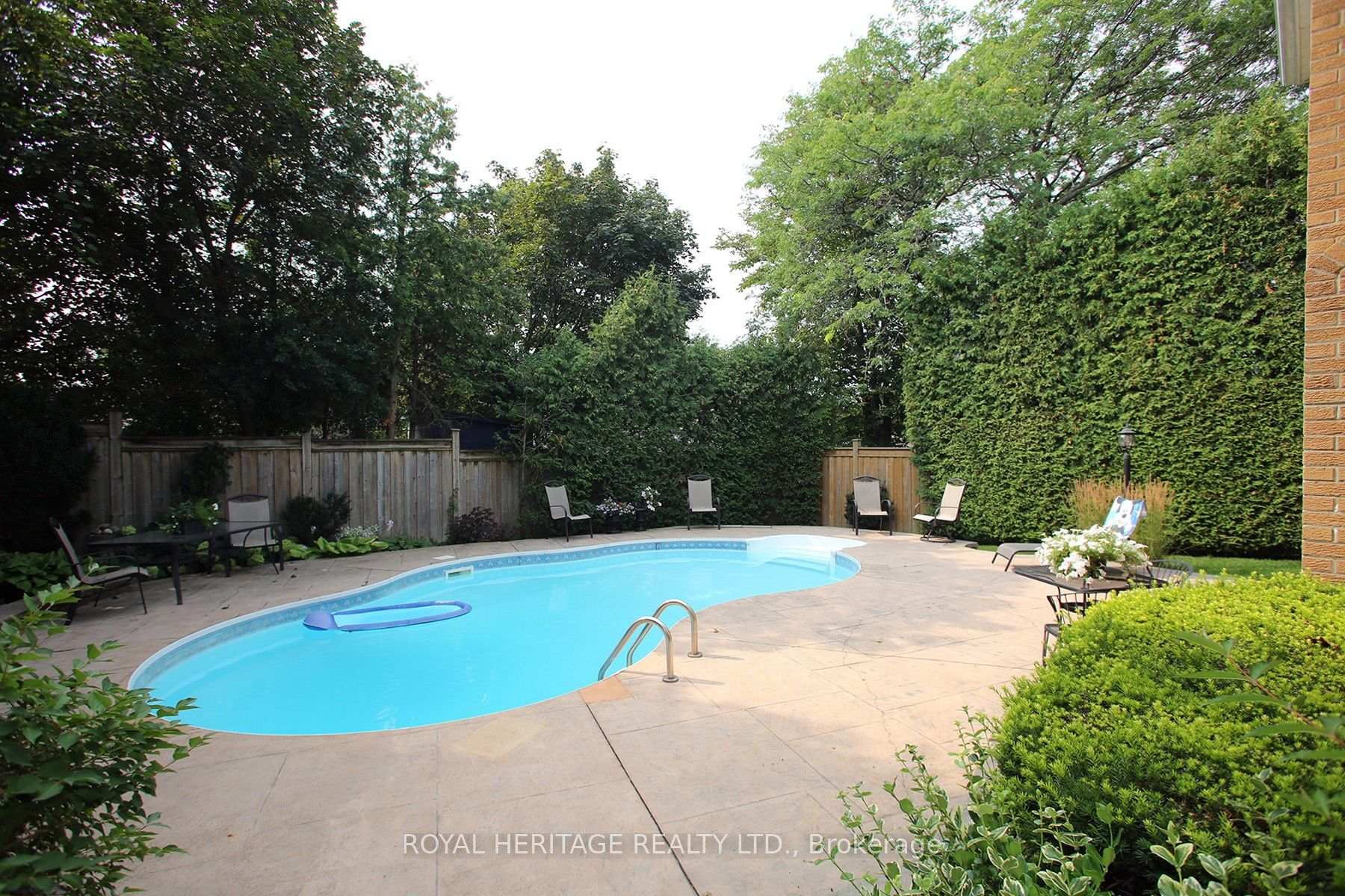 Photo 38 of 35 Langevin Crescent, Scarborough, Centennial Scarborough — HOMEH