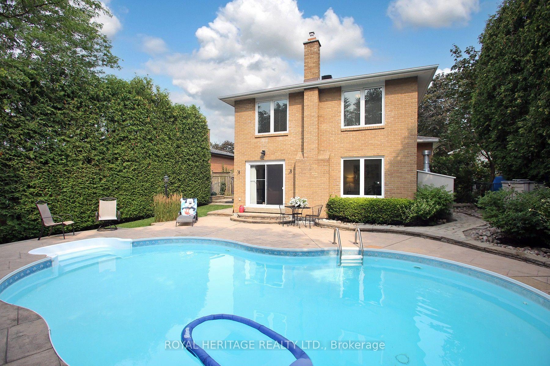 Photo 39 of 35 Langevin Crescent, Scarborough, Centennial Scarborough — HOMEH