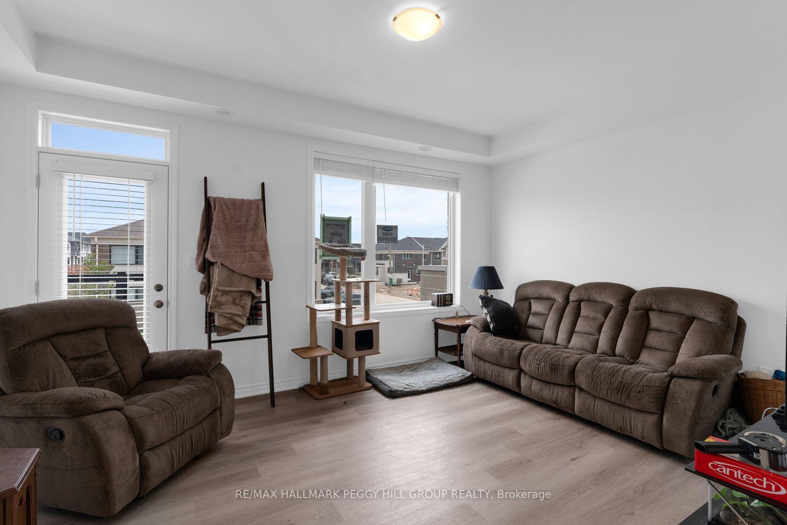 Photo 6 of 82 Yorkshire Drive, Barrie, Rural Barrie Southeast — HOMEH