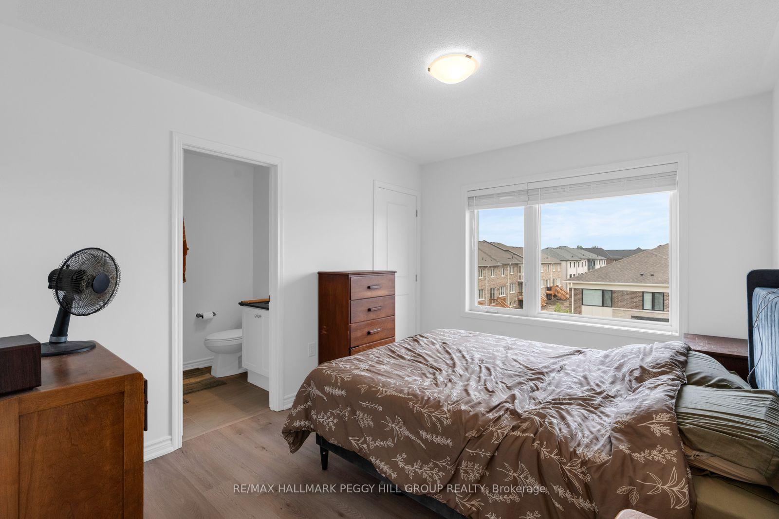 Photo 10 of 82 Yorkshire Drive, Barrie, Rural Barrie Southeast — HOMEH