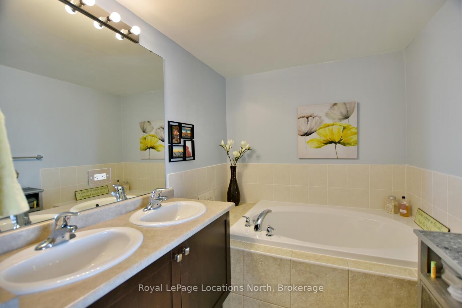 Photo 21 of 30 Joseph Trail, Collingwood — HOMEH