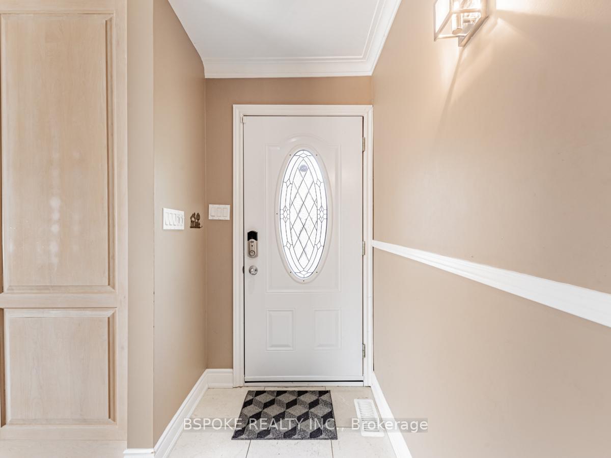 Photo 2 of Unit Upper, 252 Thistle Down Boulevard, Etobicoke, Thistletown-Beaumonde Heights — HOMEH