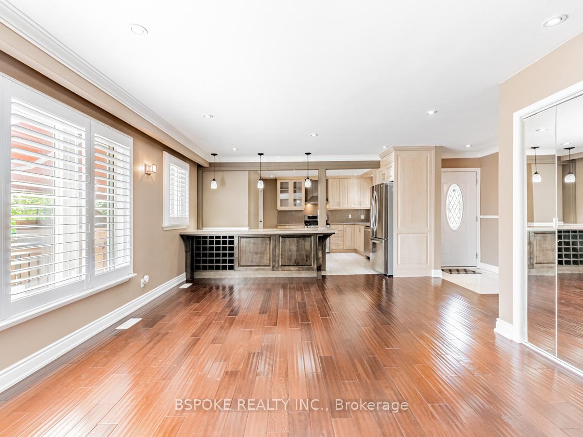 Photo 4 of Unit Upper, 252 Thistle Down Boulevard, Etobicoke, Thistletown-Beaumonde Heights — HOMEH