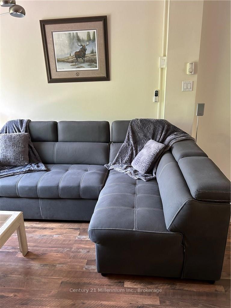 Photo 5 of 185 Escarpment Crescent, Collingwood — HOMEH