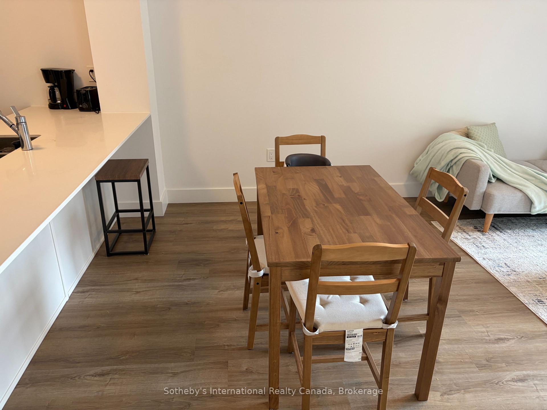 Photo 8 of 4 Kimberly Lane, Collingwood — HOMEH