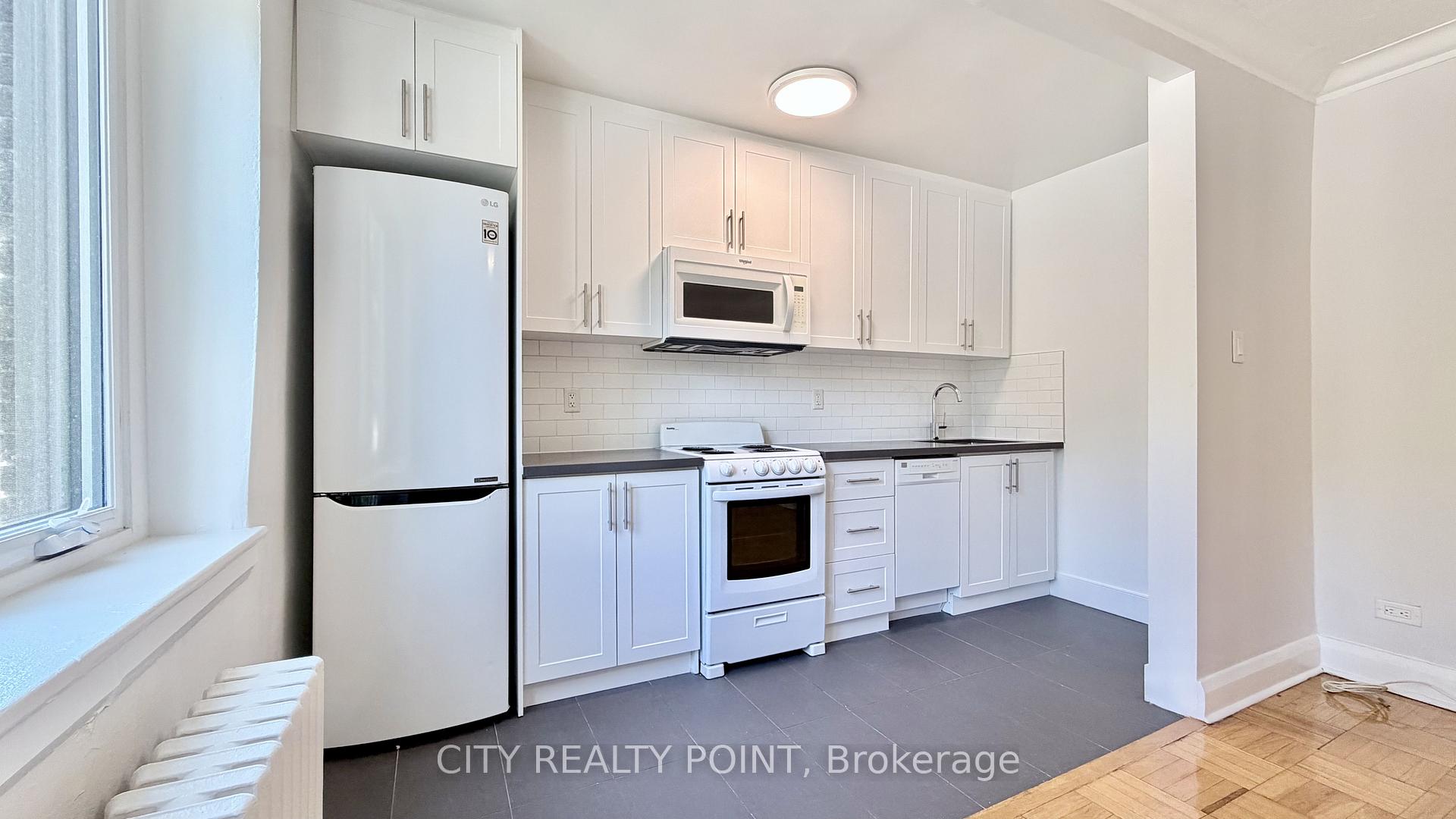 Photo 3 of Unit 218, 396 Avenue Road, Toronto, Casa Loma — HOMEH