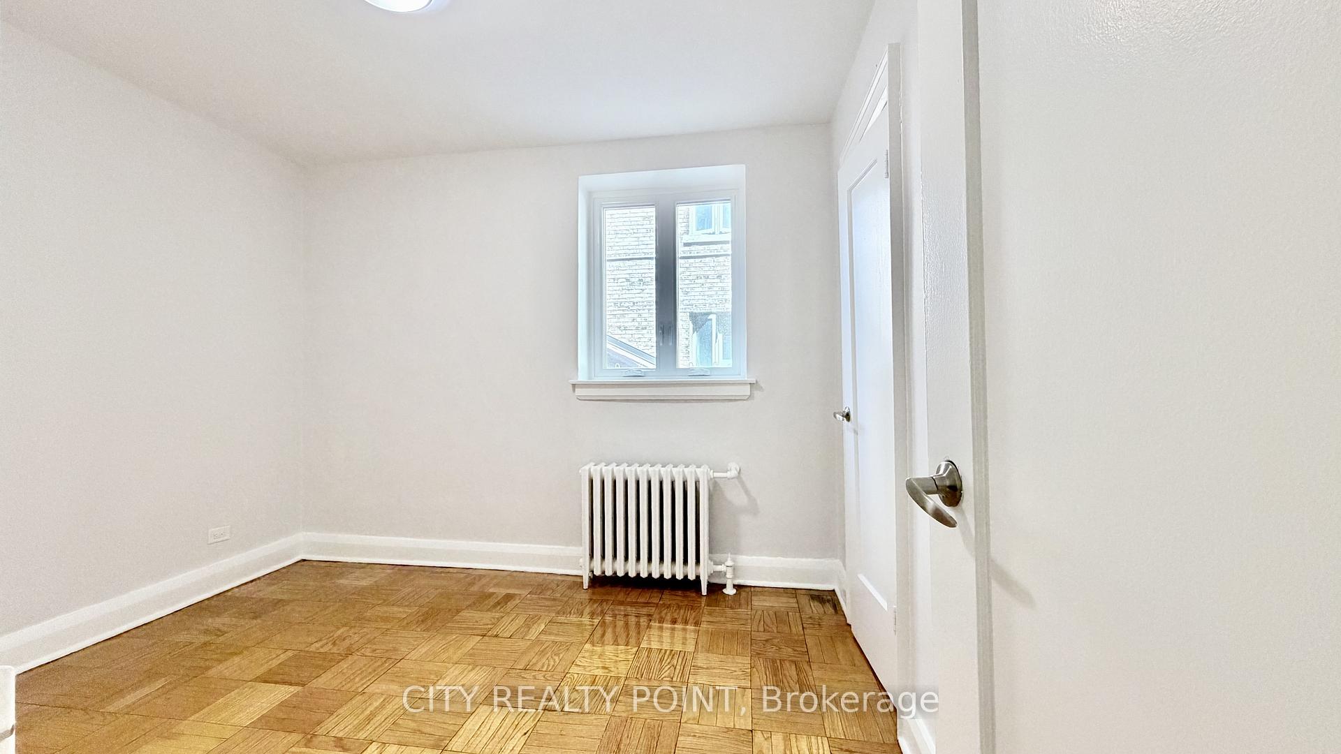 Photo 5 of Unit 218, 396 Avenue Road, Toronto, Casa Loma — HOMEH