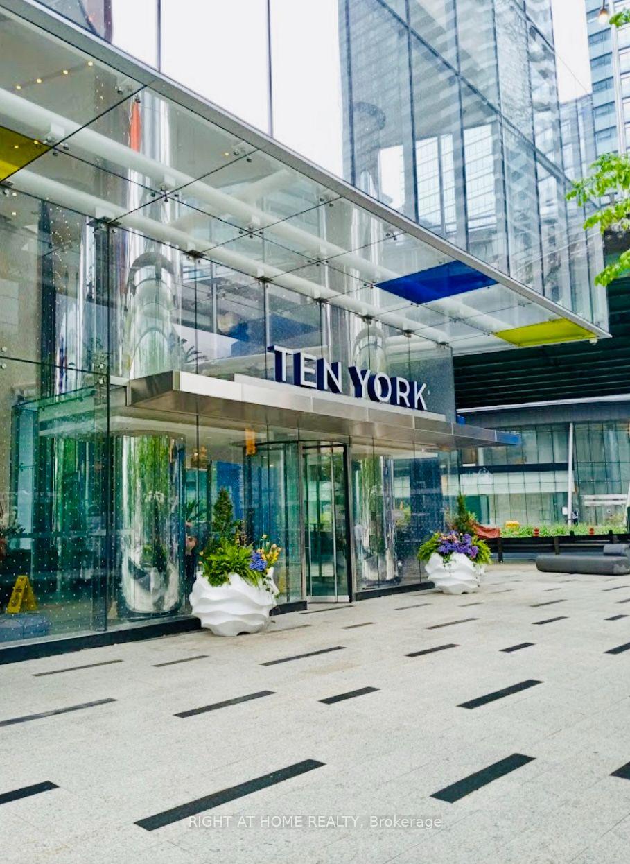 Photo 3 of Unit 3213, 10 York Street, Toronto, Waterfront Communities — HOMEH