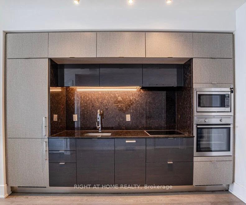 Photo 12 of Unit 3213, 10 York Street, Toronto, Waterfront Communities — HOMEH
