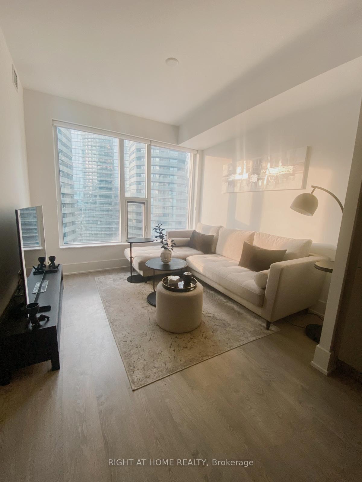 Photo 16 of Unit 3213, 10 York Street, Toronto, Waterfront Communities — HOMEH