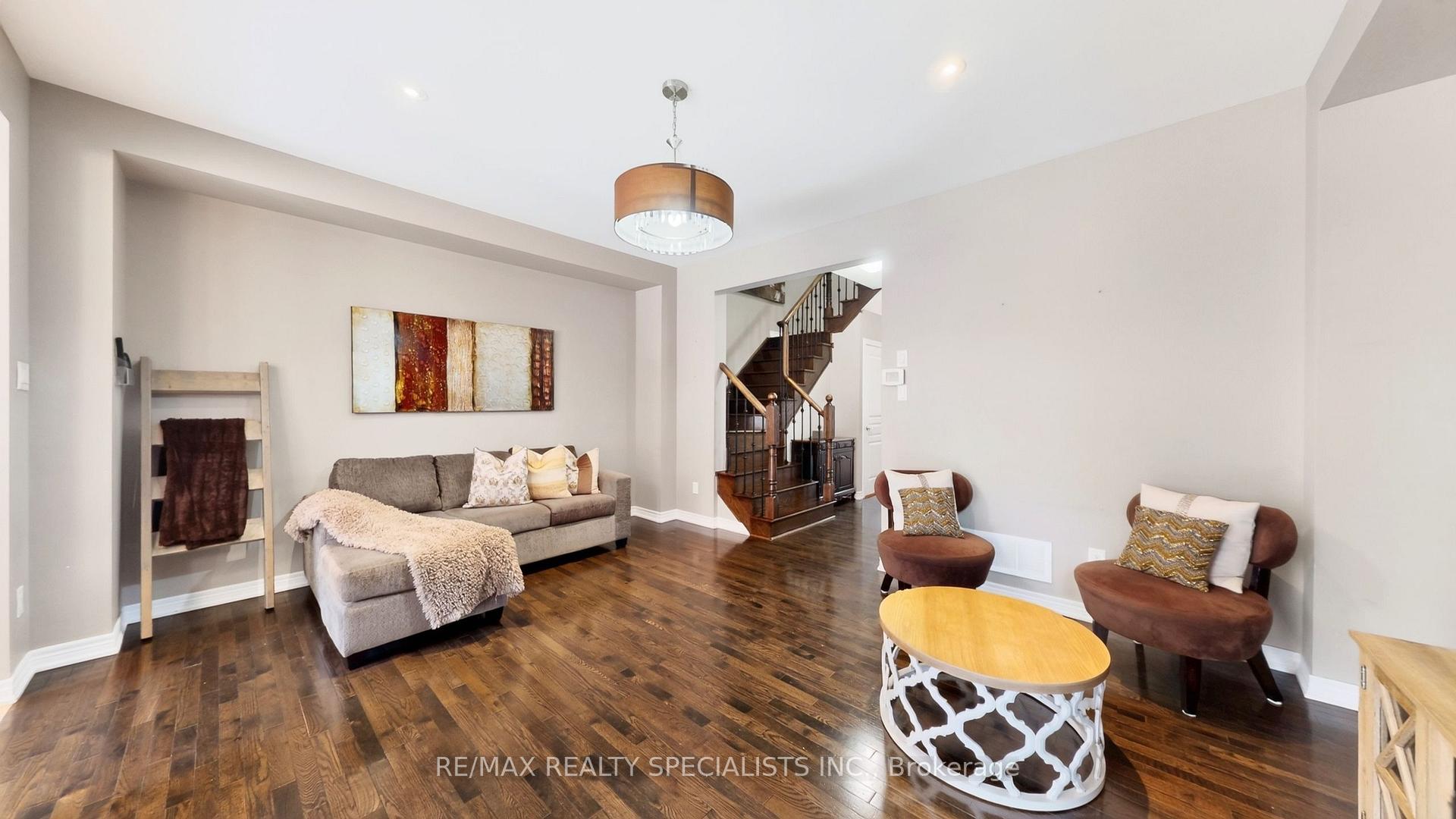 Photo 4 of 30 Pendulum Circle, Brampton, Sandringham-Wellington — HOMEH
