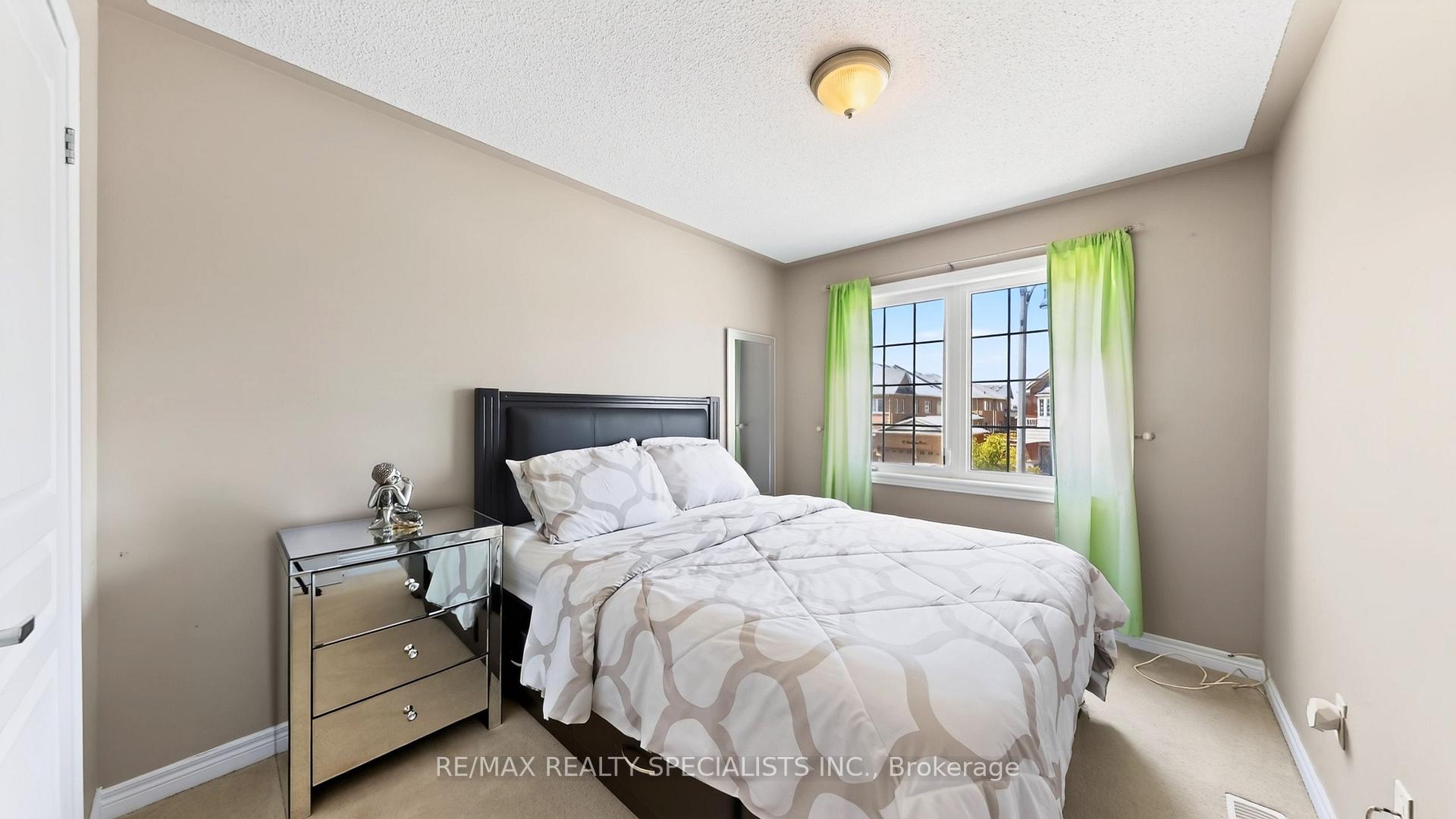 Photo 8 of 30 Pendulum Circle, Brampton, Sandringham-Wellington — HOMEH