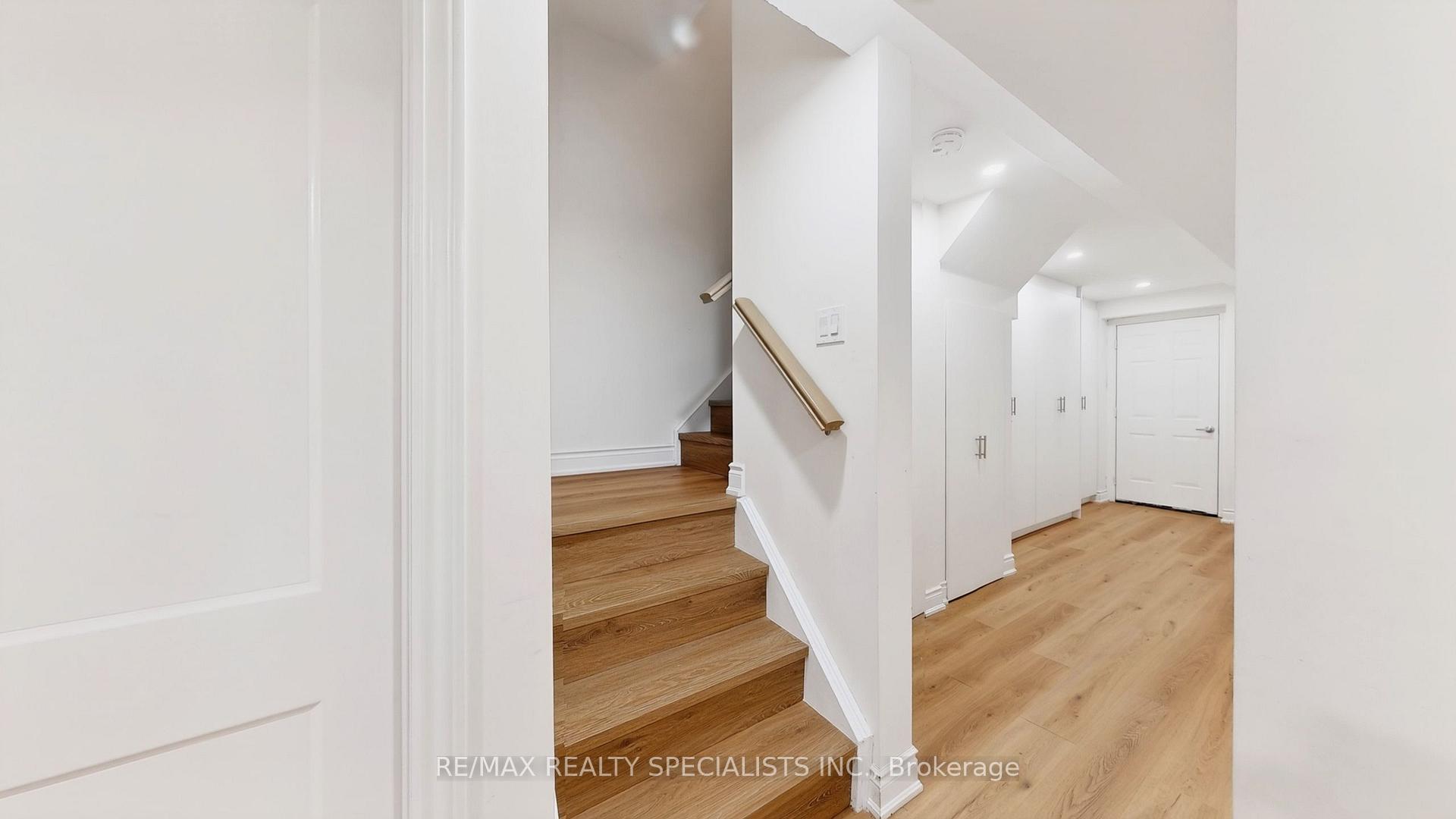 Photo 11 of 30 Pendulum Circle, Brampton, Sandringham-Wellington — HOMEH