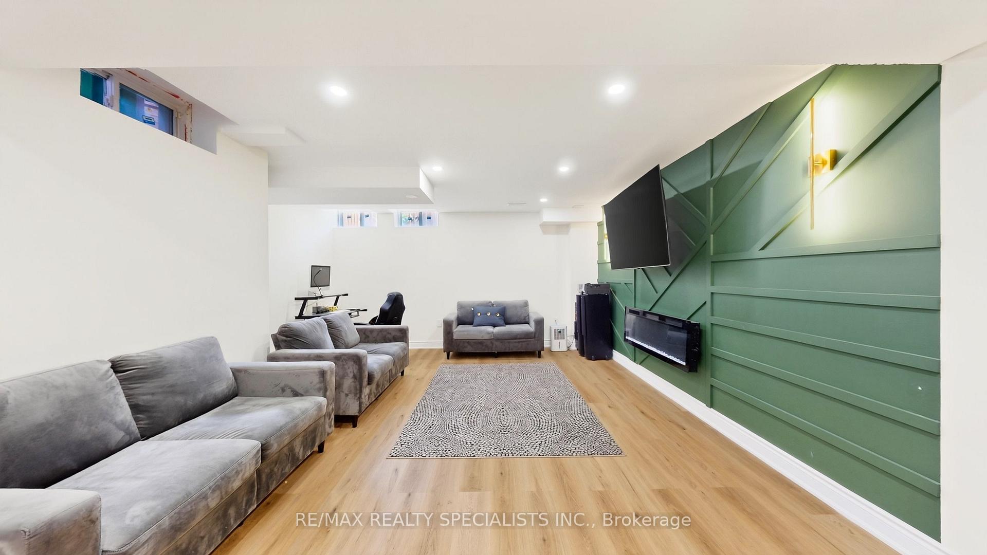 Photo 12 of 30 Pendulum Circle, Brampton, Sandringham-Wellington — HOMEH