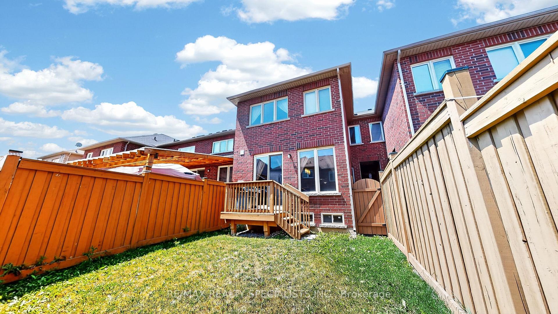 Photo 14 of 30 Pendulum Circle, Brampton, Sandringham-Wellington — HOMEH
