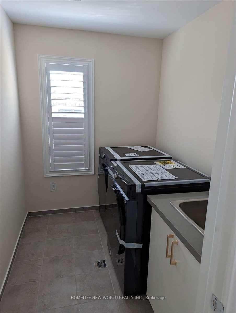 Photo 5 of 295 Danny Wheeler Boulevard, Georgina, Keswick North — HOMEH