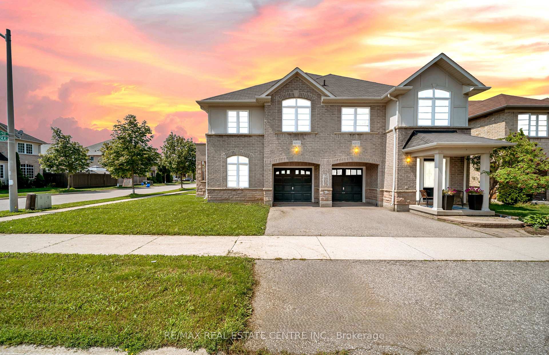 Photo 2 of 4215 Cole Crescent, Burlington, Alton — HOMEH