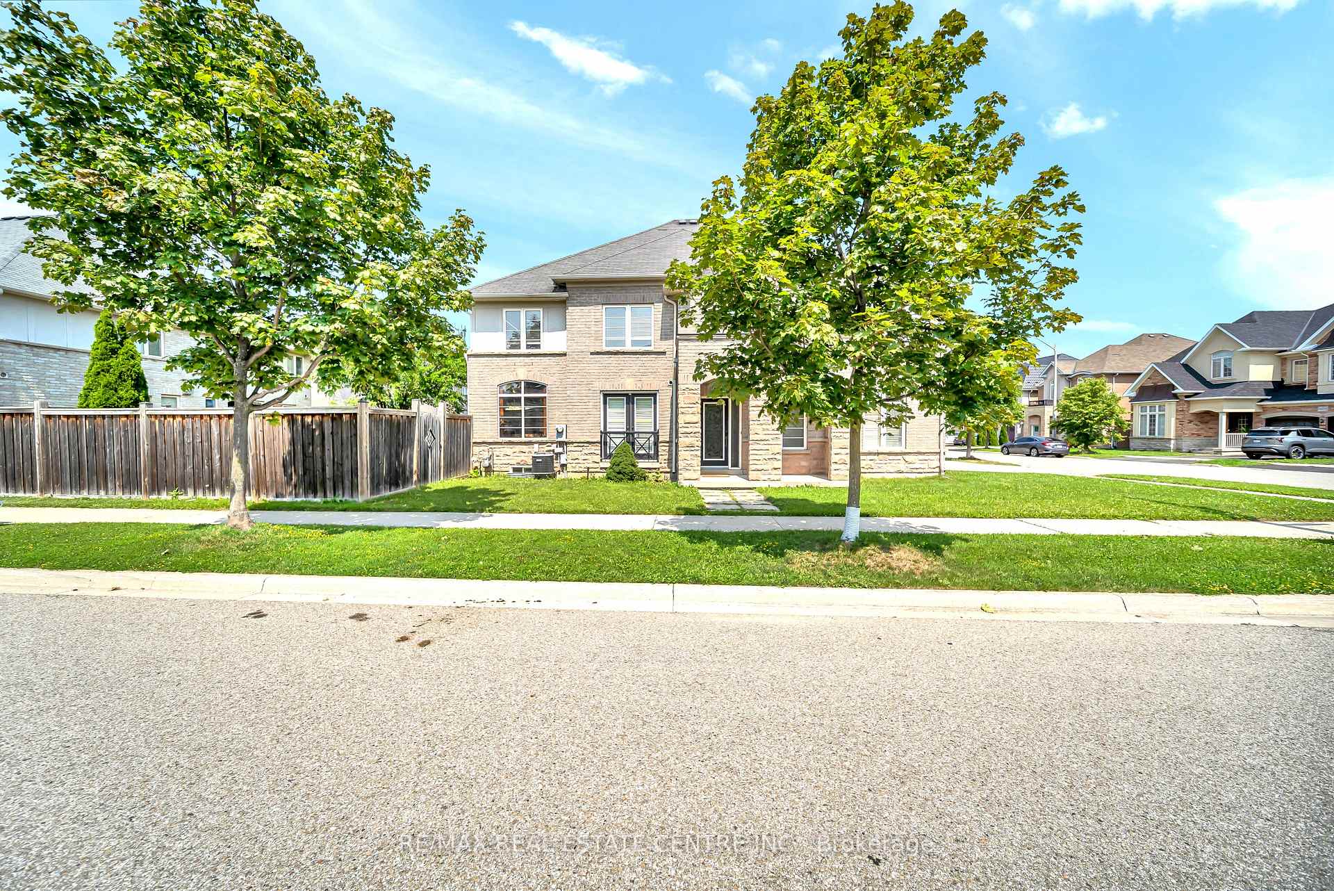 Photo 5 of 4215 Cole Crescent, Burlington, Alton — HOMEH
