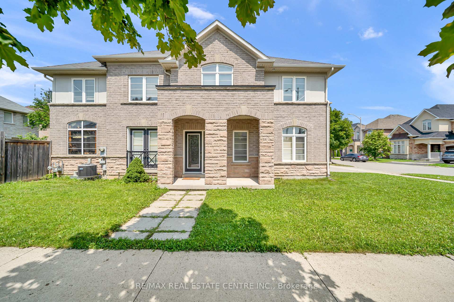 Photo 6 of 4215 Cole Crescent, Burlington, Alton — HOMEH