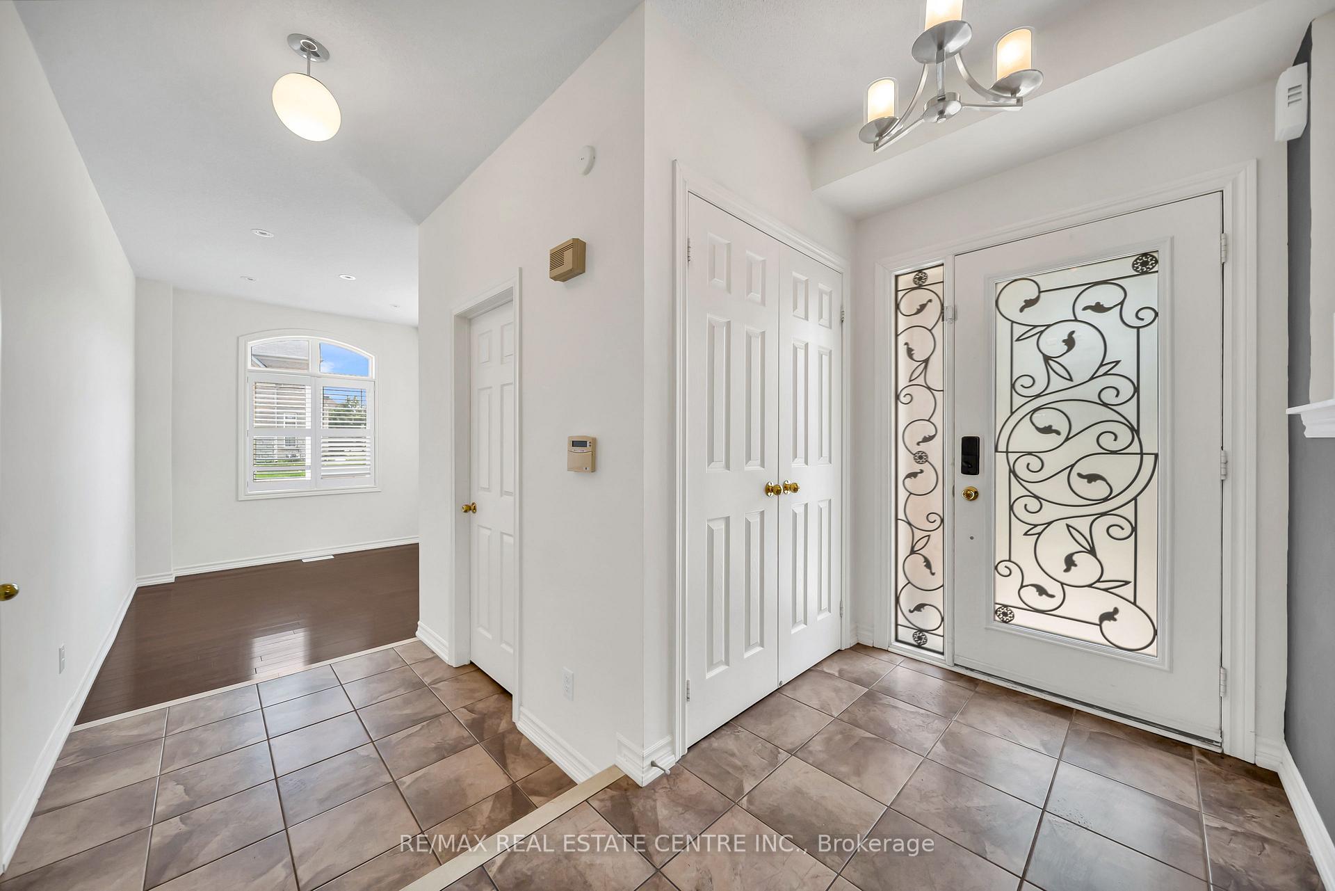 Photo 11 of 4215 Cole Crescent, Burlington, Alton — HOMEH