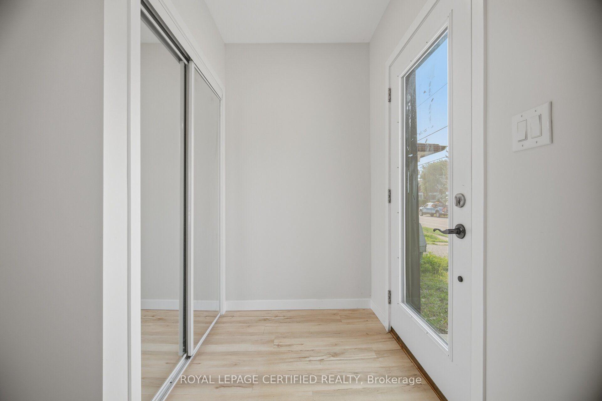 Photo 2 of 5759 Robinson Street, Niagara Falls, Dorchester — HOMEH