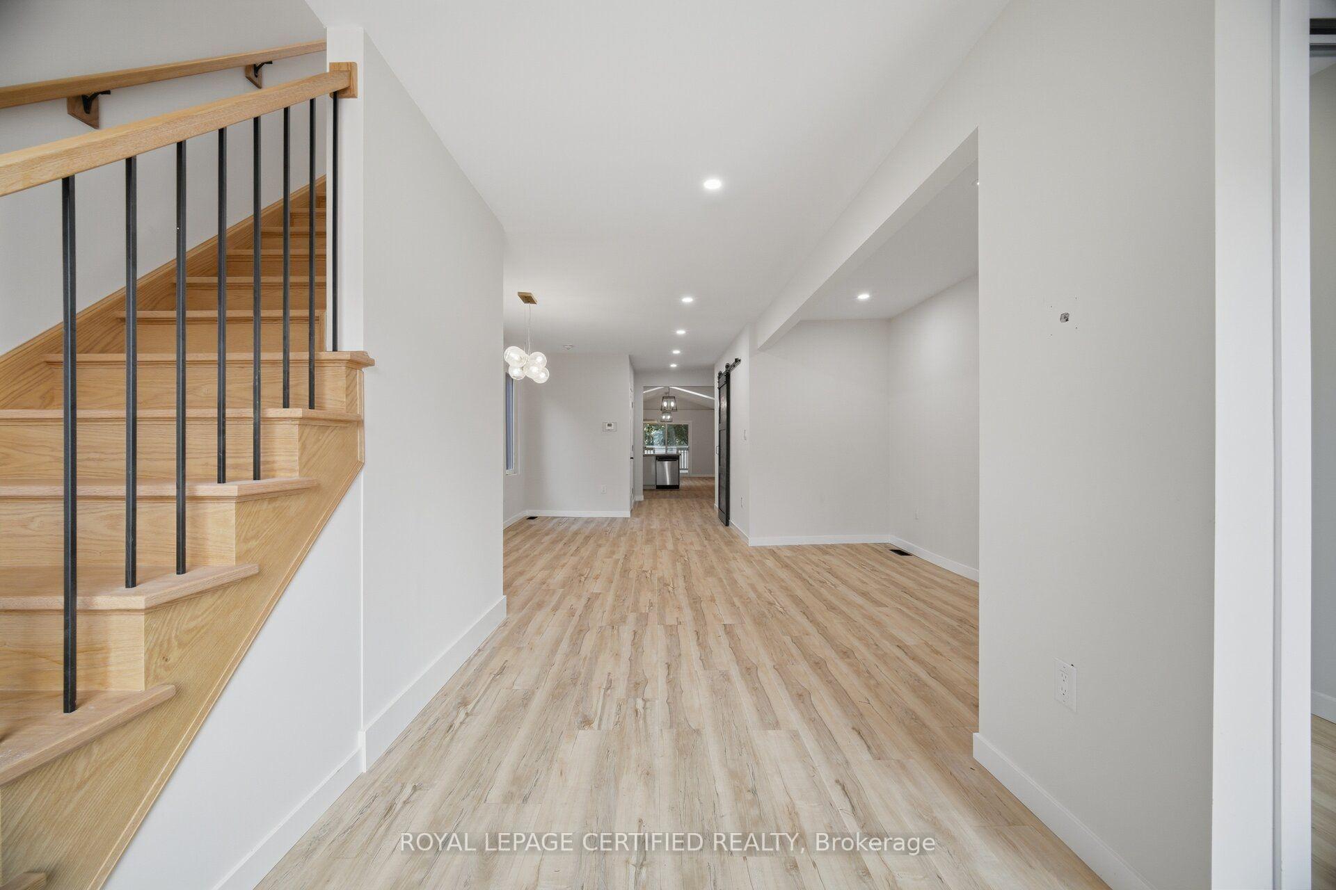 Photo 5 of 5759 Robinson Street, Niagara Falls, Dorchester — HOMEH