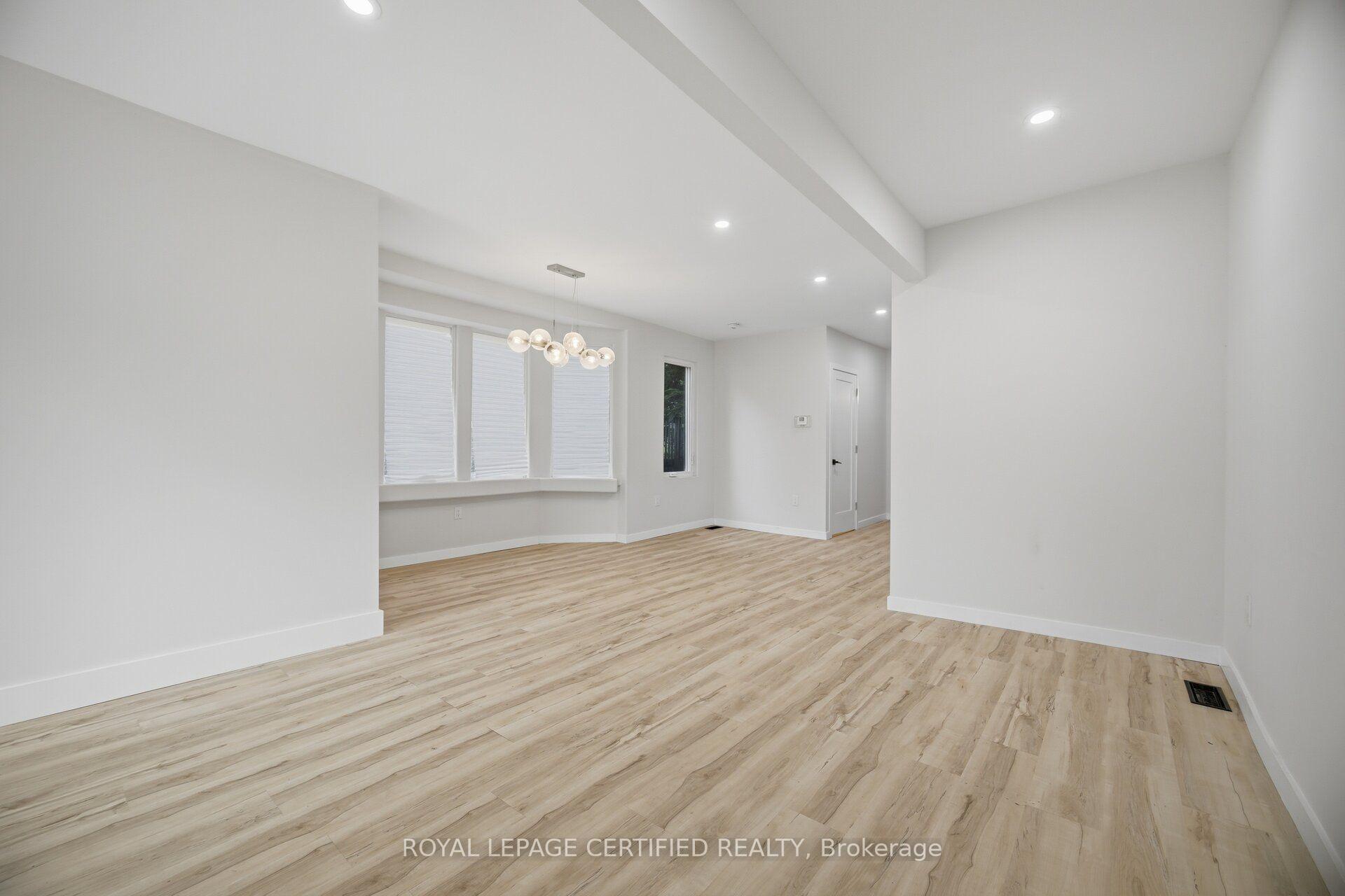 Photo 7 of 5759 Robinson Street, Niagara Falls, Dorchester — HOMEH