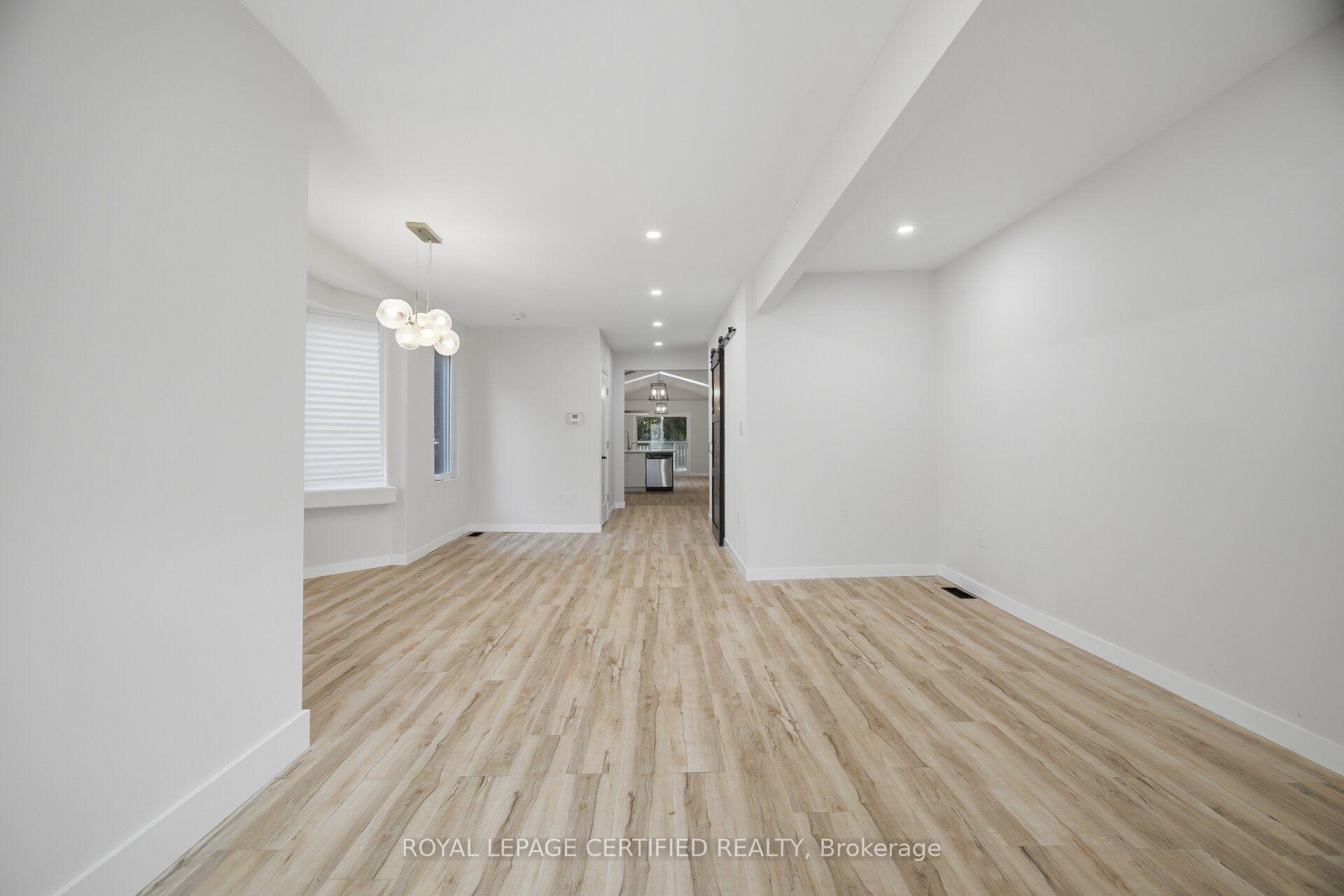 Photo 9 of 5759 Robinson Street, Niagara Falls, Dorchester — HOMEH