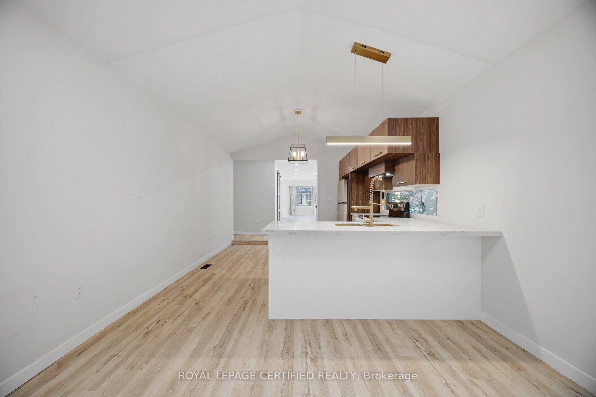 Photo 15 of 5759 Robinson Street, Niagara Falls, Dorchester — HOMEH
