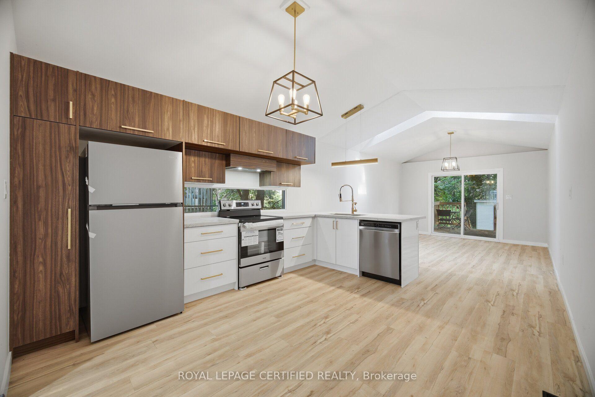 Photo 16 of 5759 Robinson Street, Niagara Falls, Dorchester — HOMEH