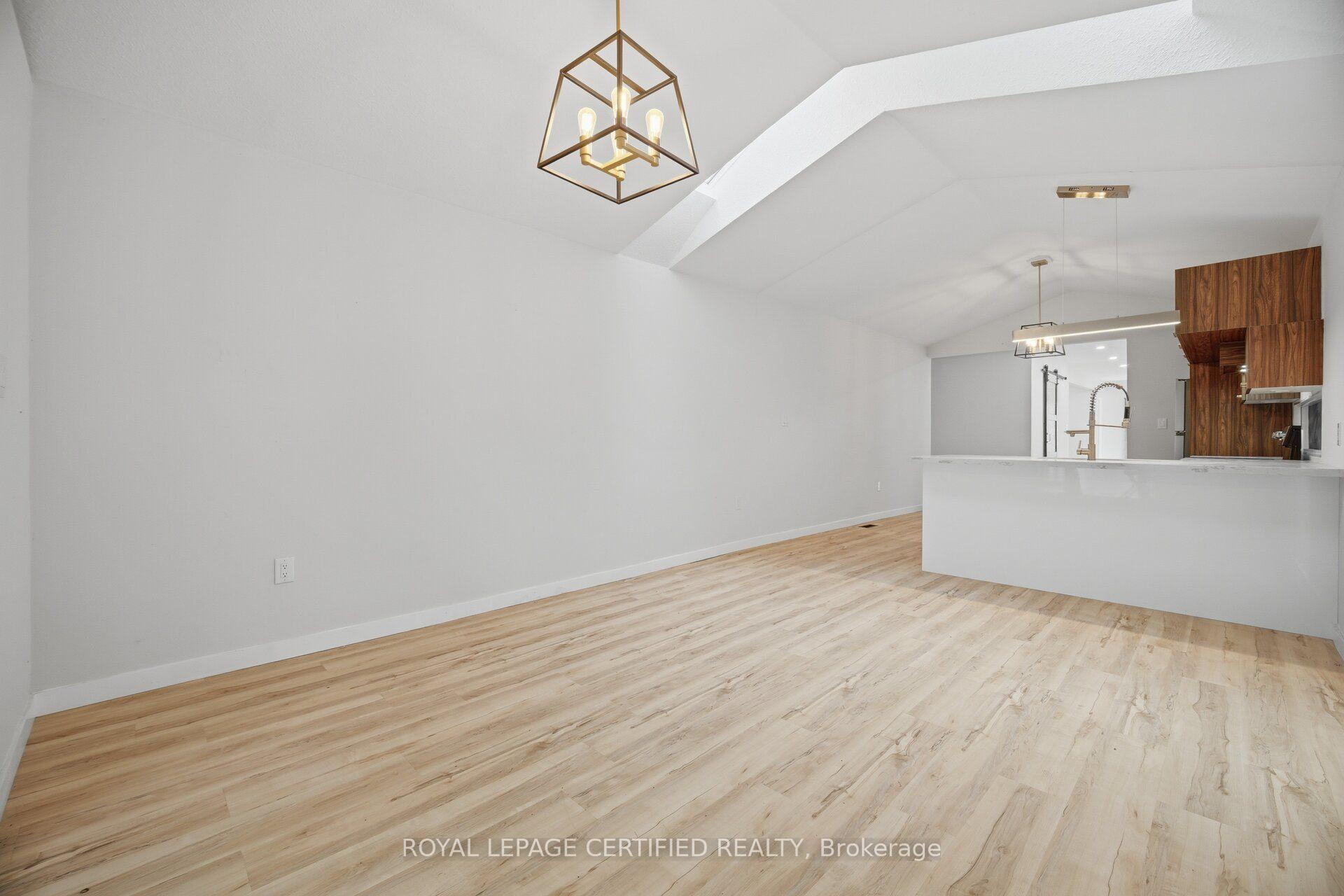 Photo 20 of 5759 Robinson Street, Niagara Falls, Dorchester — HOMEH