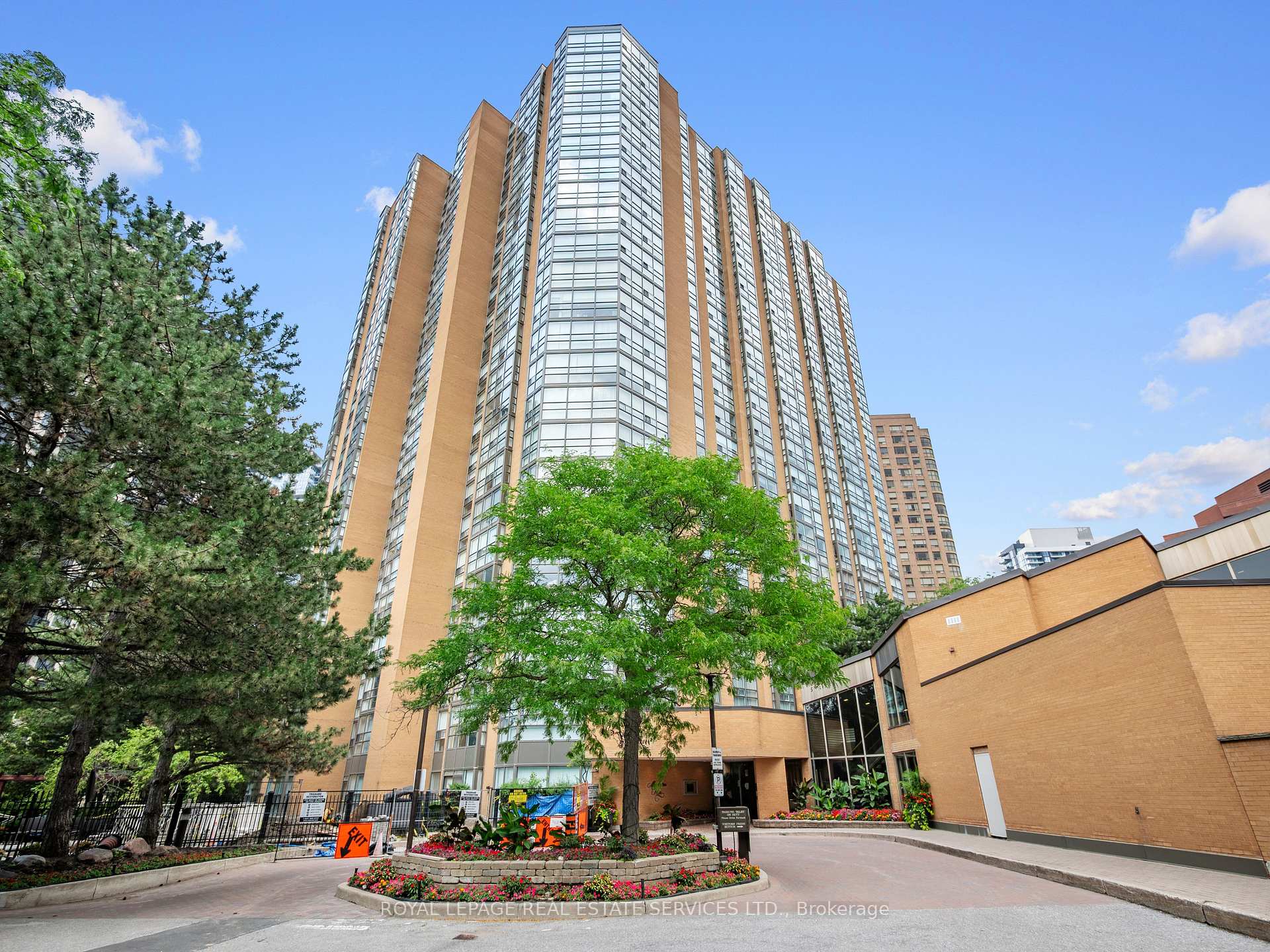 Front of Unit 1404, 131 Beecroft Road