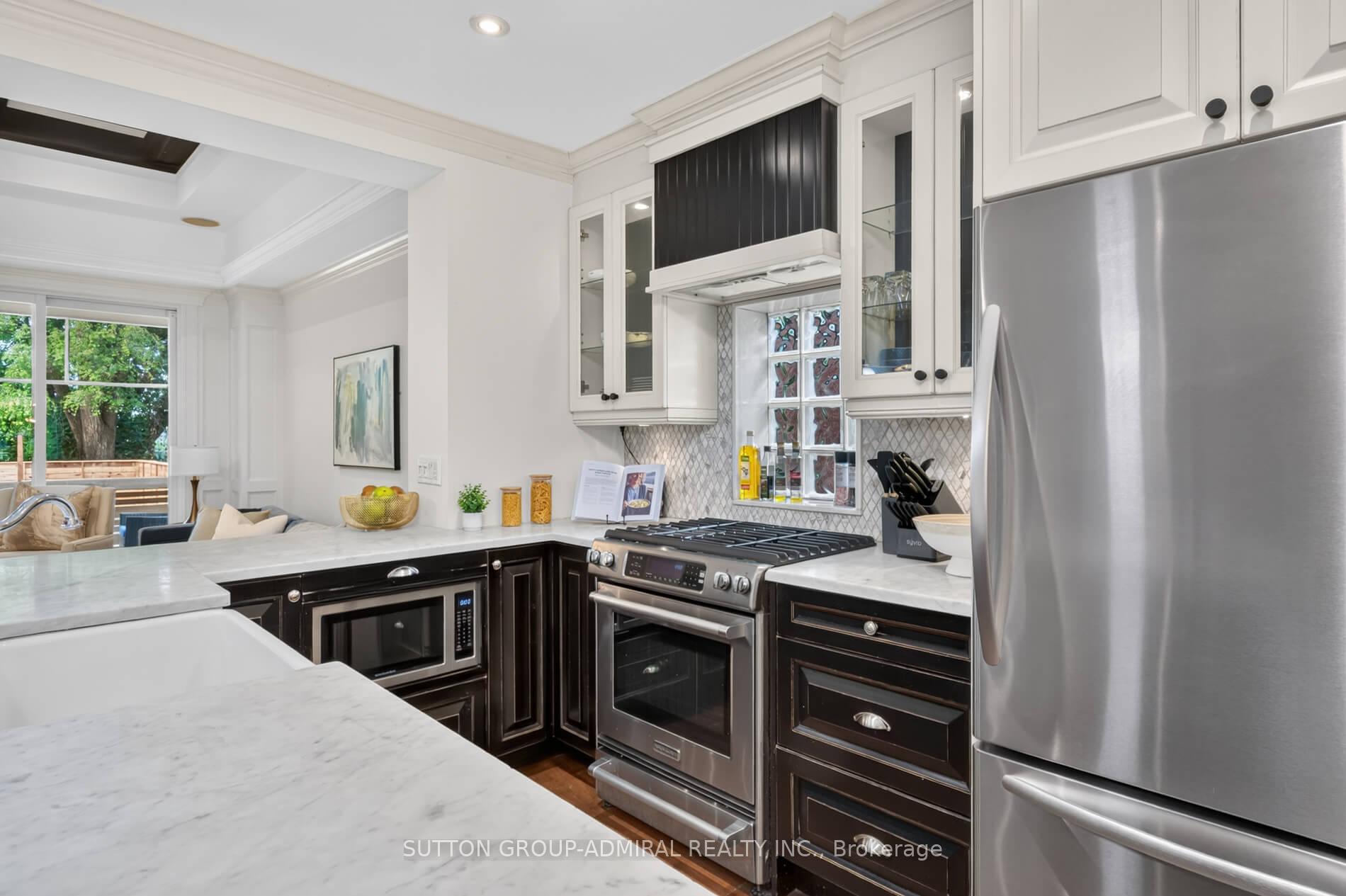 Photo 8 of 63 Westbury Crescent, Toronto, Keelesdale-Eglinton West — HOMEH