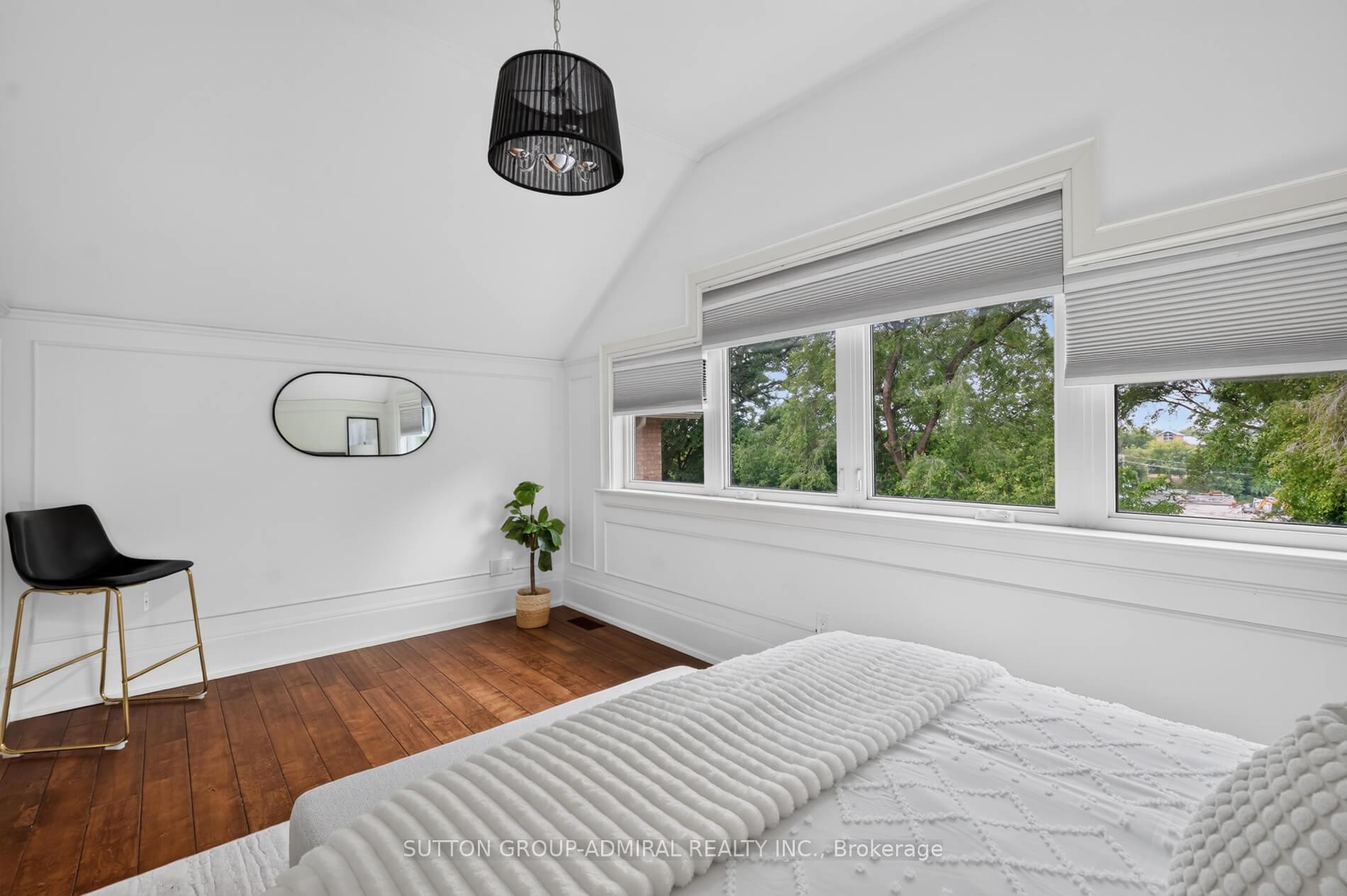 Photo 19 of 63 Westbury Crescent, Toronto, Keelesdale-Eglinton West — HOMEH