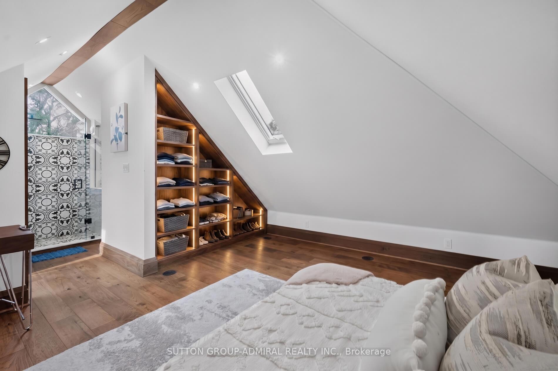 Photo 23 of 63 Westbury Crescent, Toronto, Keelesdale-Eglinton West — HOMEH
