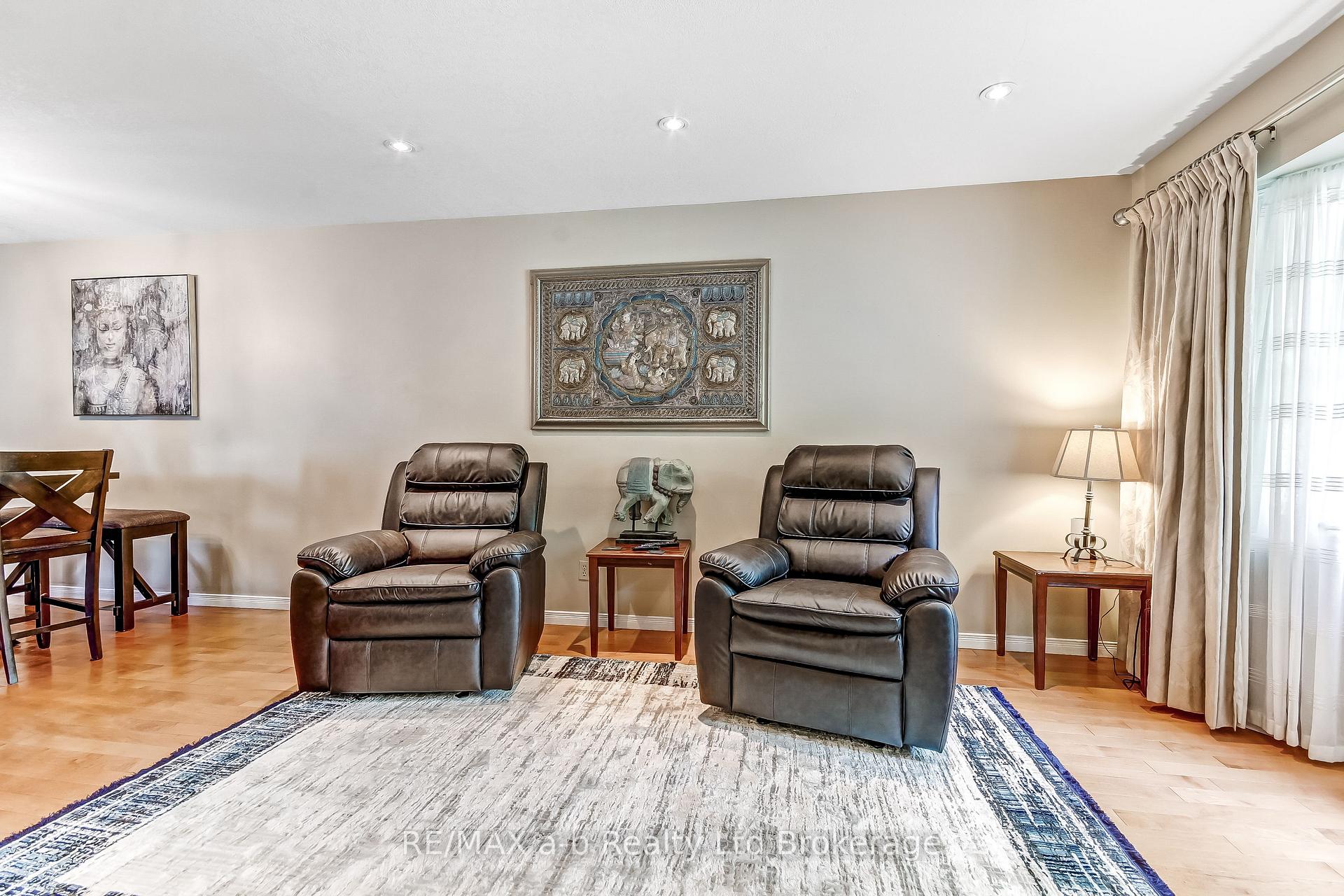 Photo 8 of 45 Carlyle Place, Kitchener, Brigadoon — HOMEH